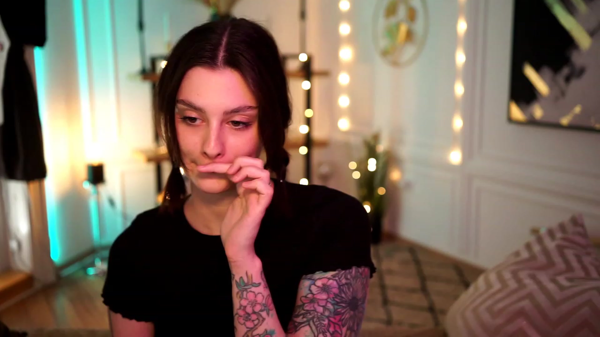 Gallery image thumbnail from lucynutty's myfreecams stream on, 04/23/2023, 14:48 image 1 of 20