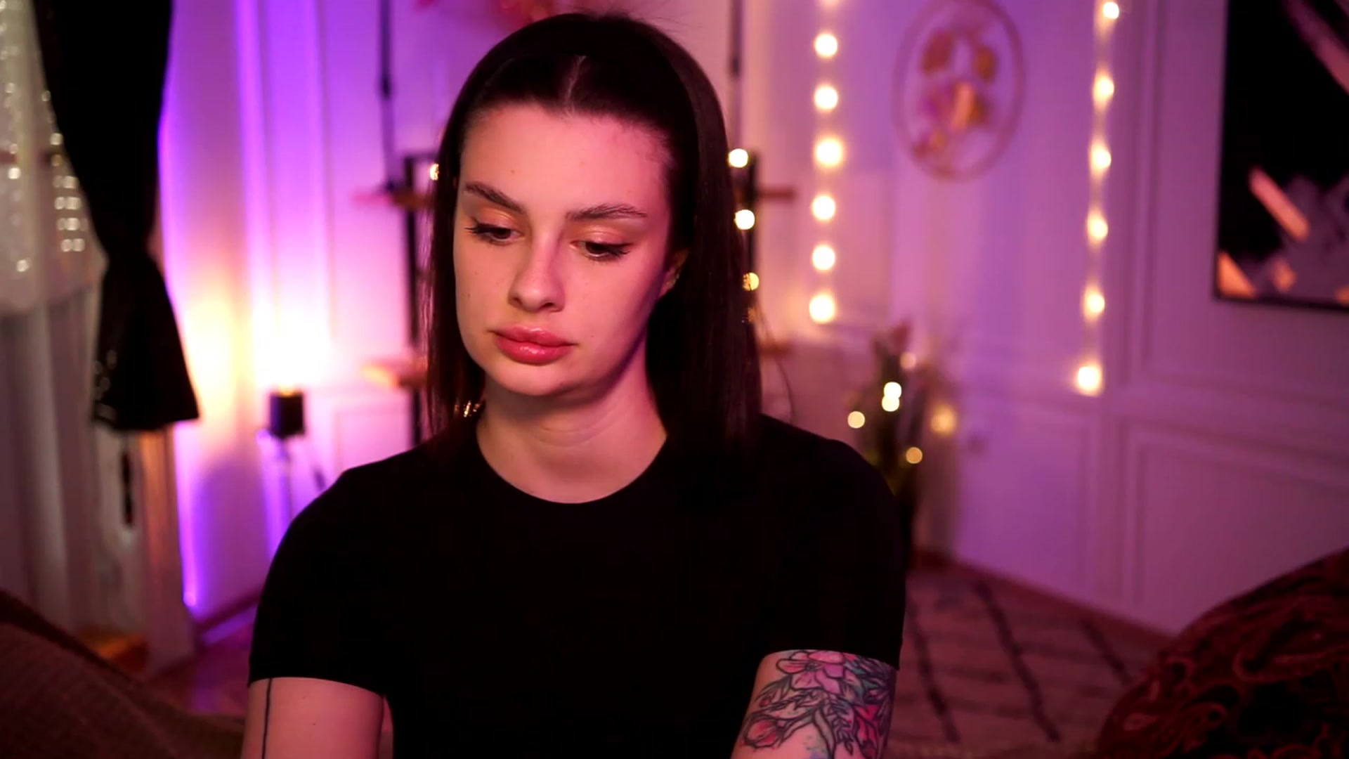 Gallery image thumbnail from lucynutty's myfreecams stream on, 04/25/2023, 17:04 image 7 of 20