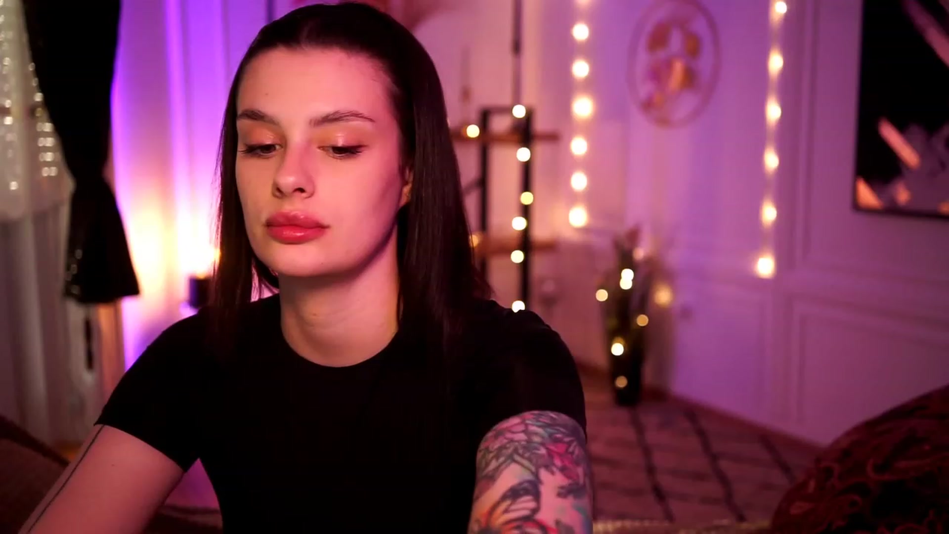Gallery image thumbnail from lucynutty's myfreecams stream on, 04/25/2023, 17:04 image 8 of 20