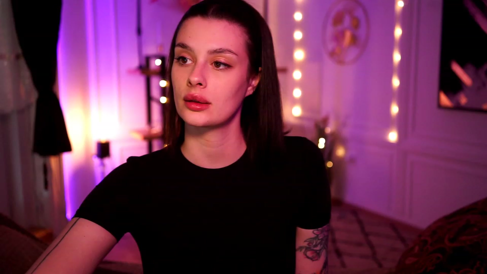 Gallery image thumbnail from lucynutty's myfreecams stream on, 04/25/2023, 17:04 image 5 of 20