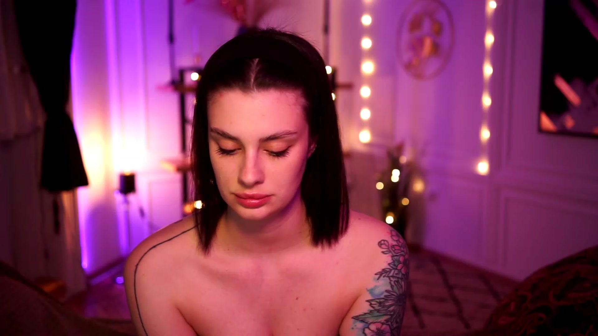 Gallery image thumbnail from lucynutty's myfreecams stream on, 04/25/2023, 18:23 image 11 of 20