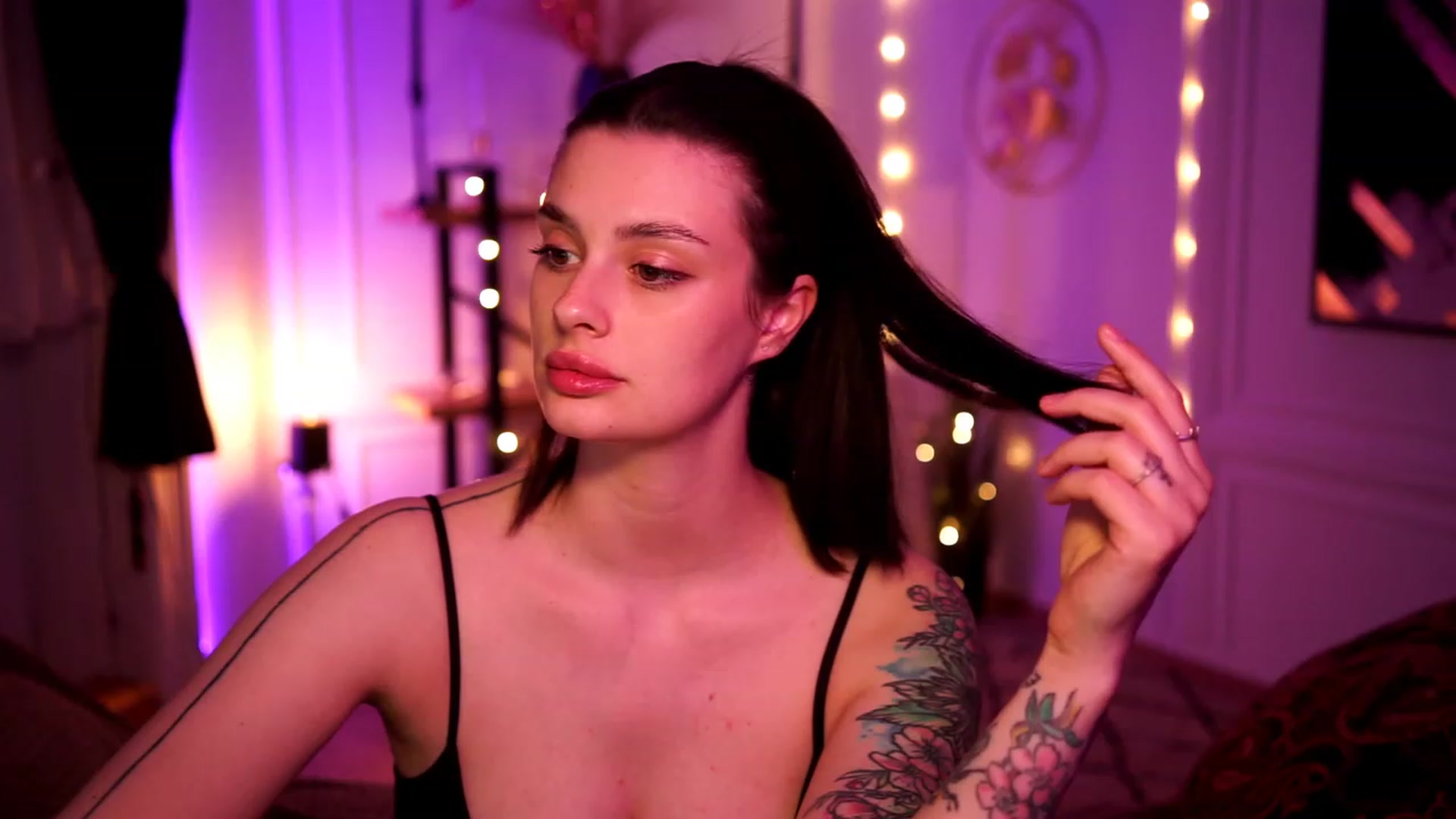 Gallery image thumbnail from lucynutty's myfreecams stream on, 04/25/2023, 18:23 image 18 of 20