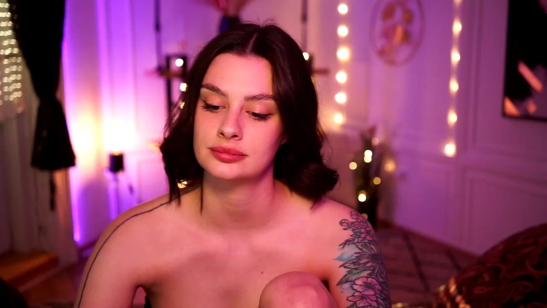 Gallery image thumbnail from lucynutty's myfreecams stream on, 04/27/2023, 17:25 image 16 of 20
