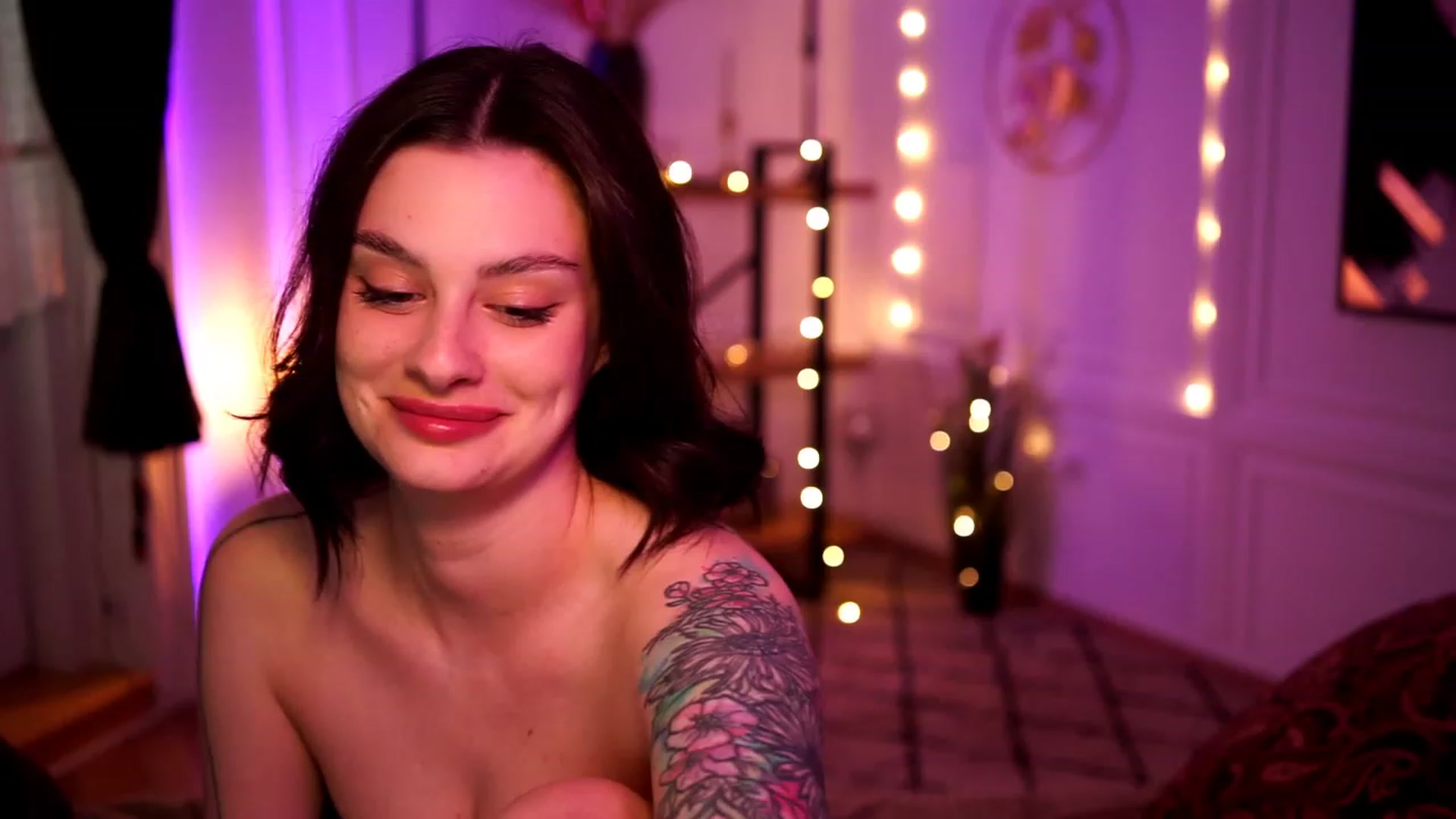 Gallery image thumbnail from lucynutty's myfreecams stream on, 04/27/2023, 17:25 image 9 of 20
