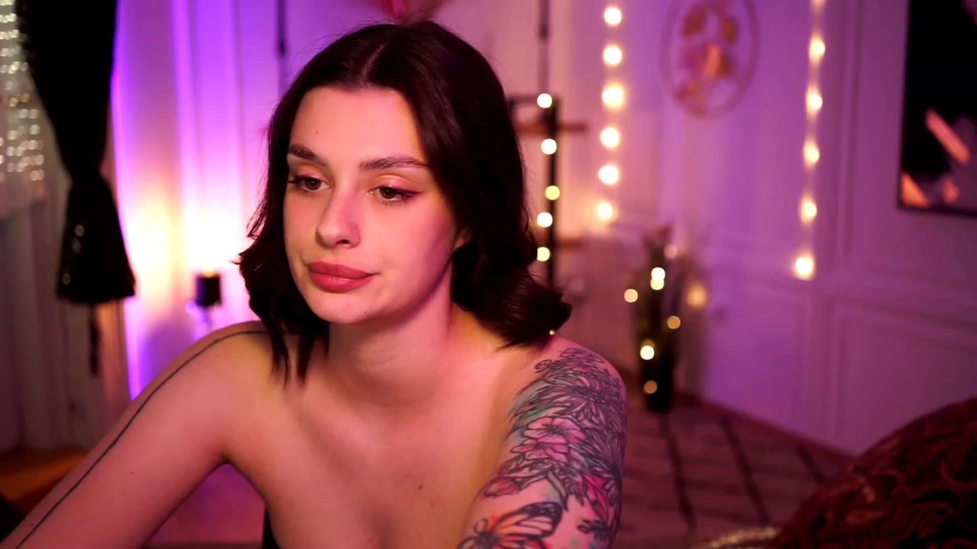 Gallery image thumbnail from lucynutty's myfreecams stream on, 04/27/2023, 17:25 image 13 of 20