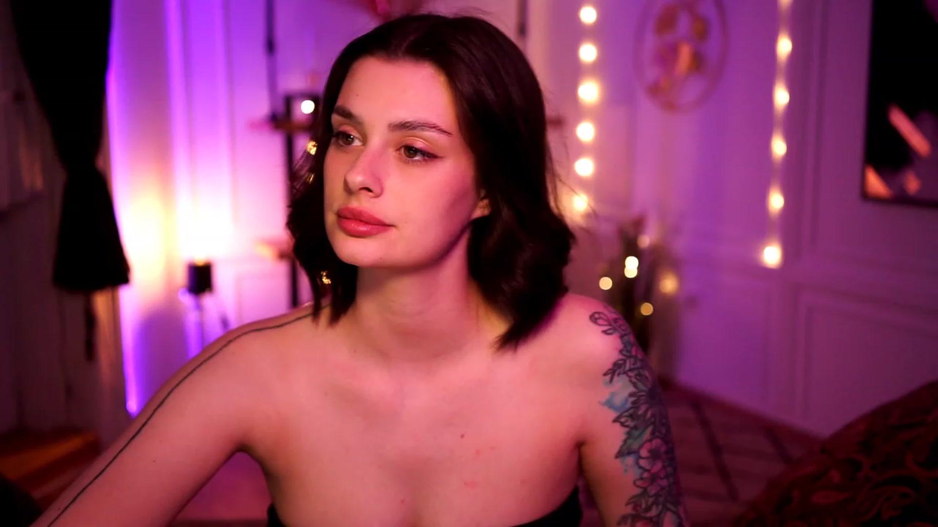 Gallery image thumbnail from lucynutty's myfreecams stream on, 04/27/2023, 19:04 image 2 of 20