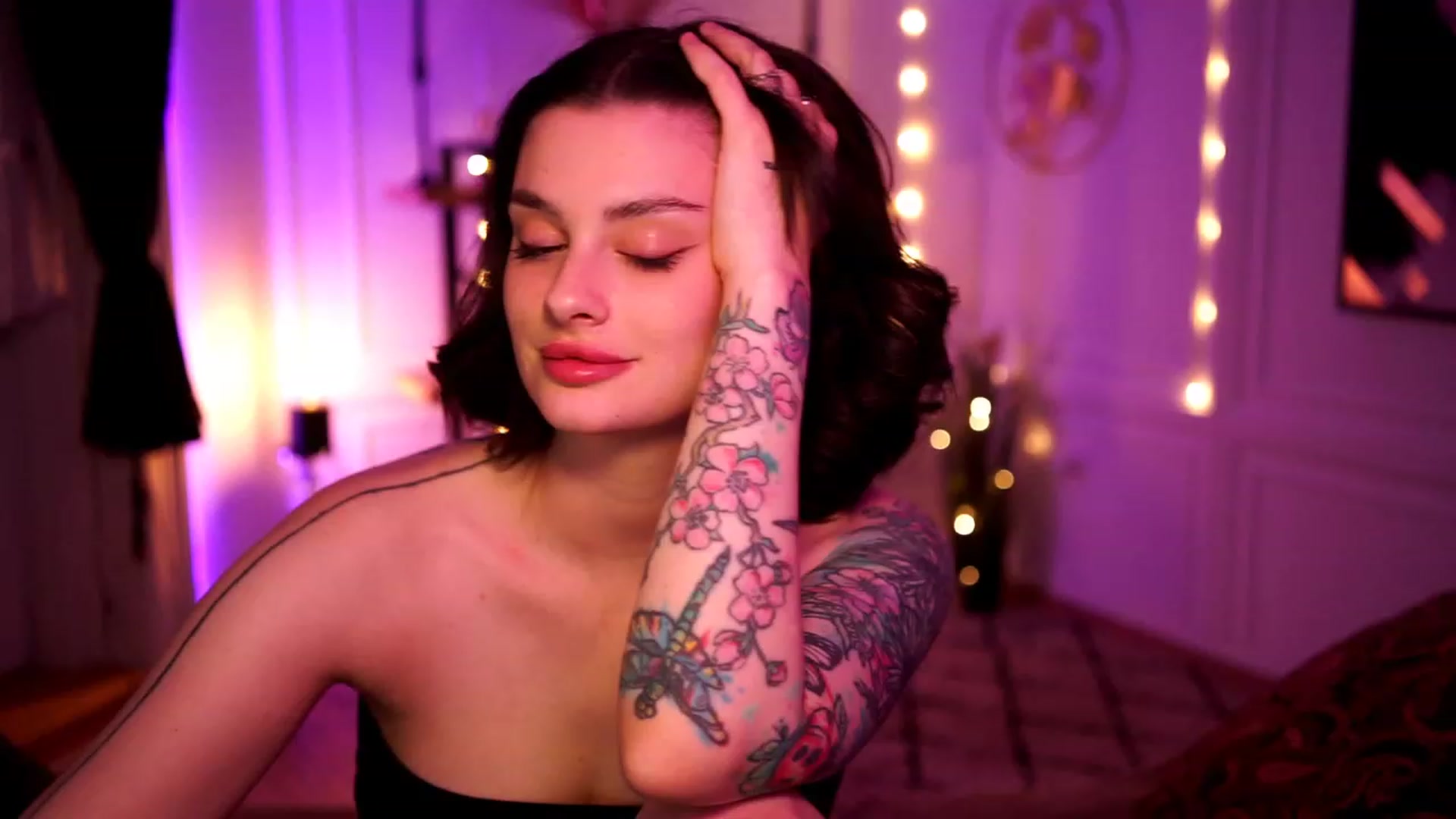 Gallery image thumbnail from lucynutty's myfreecams stream on, 04/27/2023, 19:04 image 10 of 20