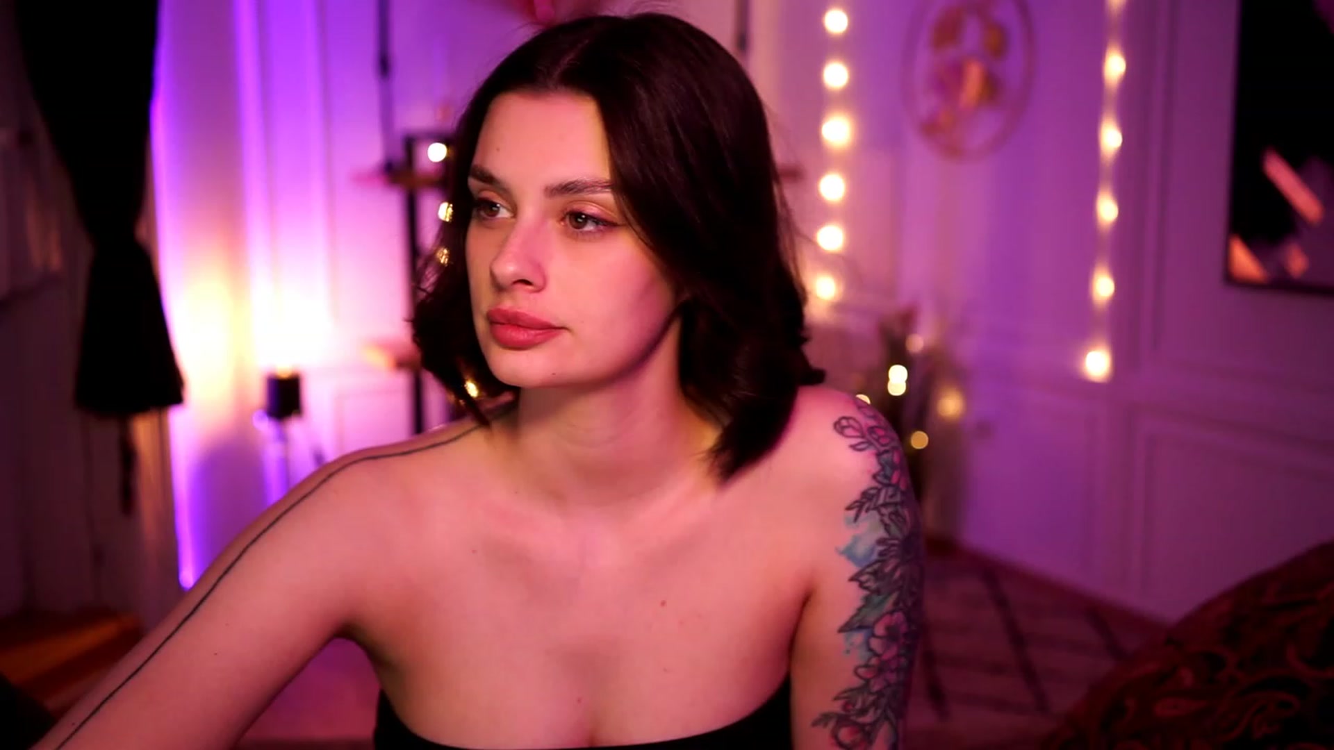 Gallery image thumbnail from lucynutty's myfreecams stream on, 04/27/2023, 19:04 image 4 of 20