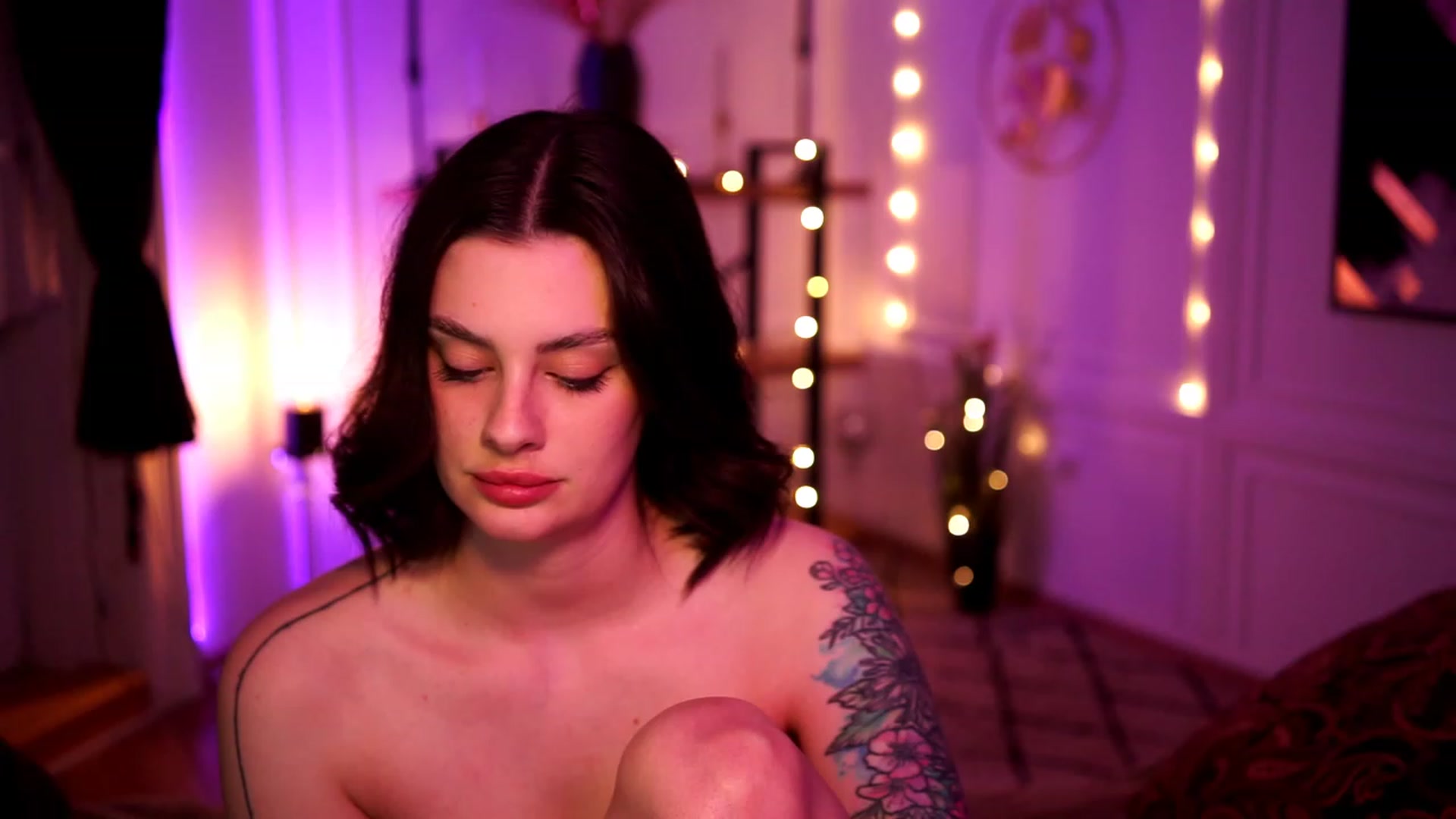 Gallery image thumbnail from lucynutty's myfreecams stream on, 04/27/2023, 19:04 image 16 of 20