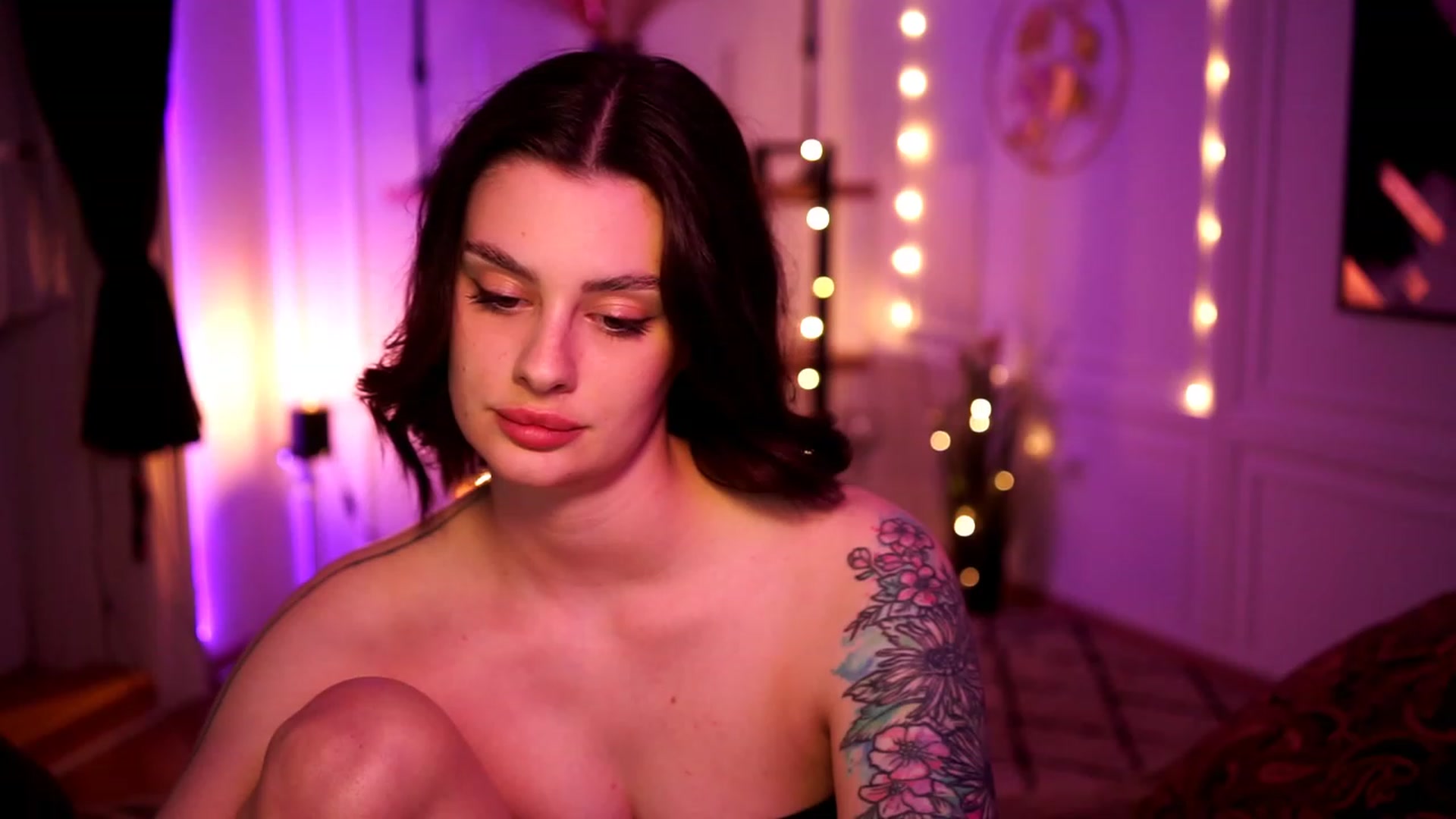 Gallery image thumbnail from lucynutty's myfreecams stream on, 04/27/2023, 19:04 image 5 of 20