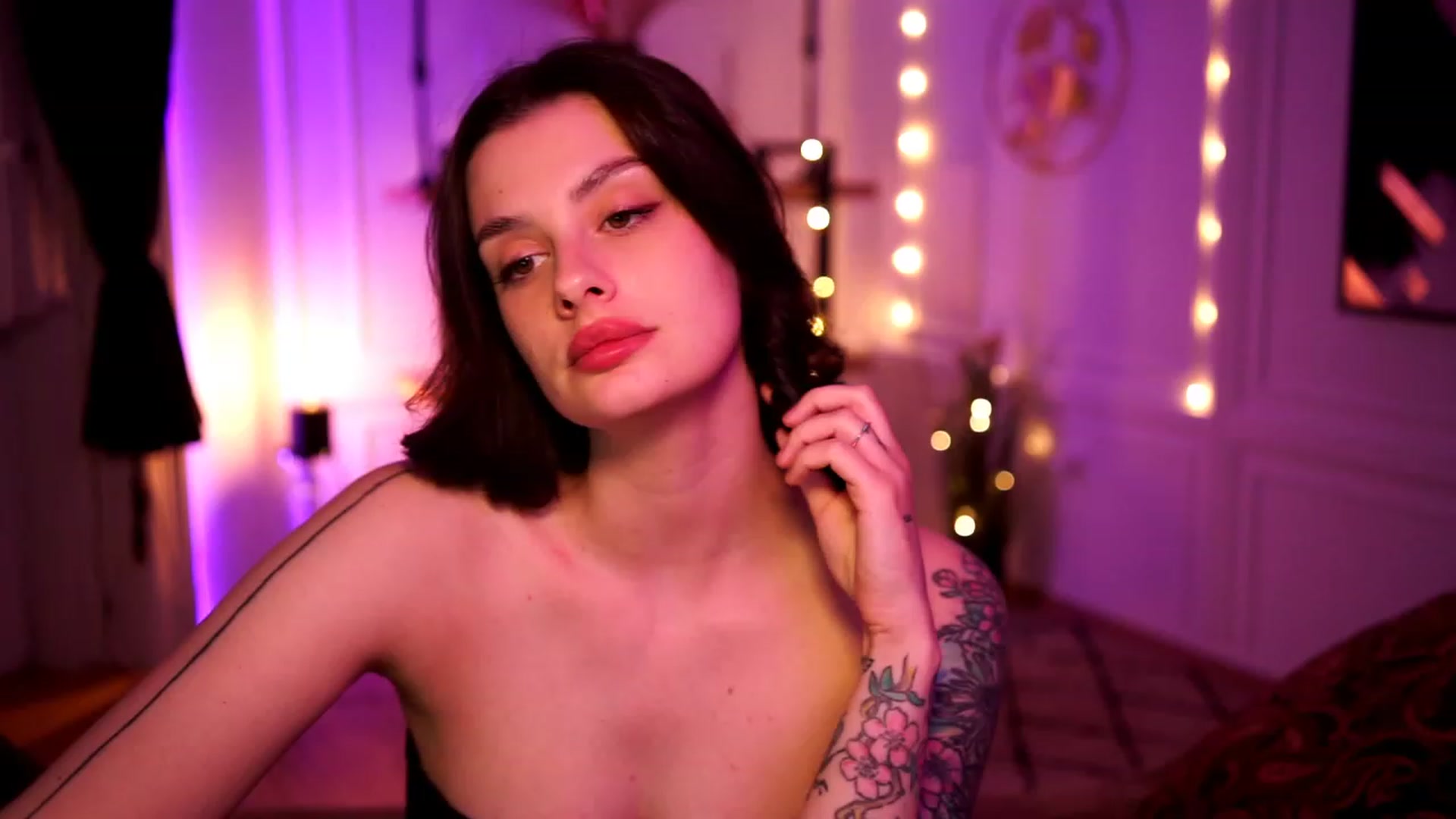 Gallery image thumbnail from lucynutty's myfreecams stream on, 04/27/2023, 19:04 image 9 of 20