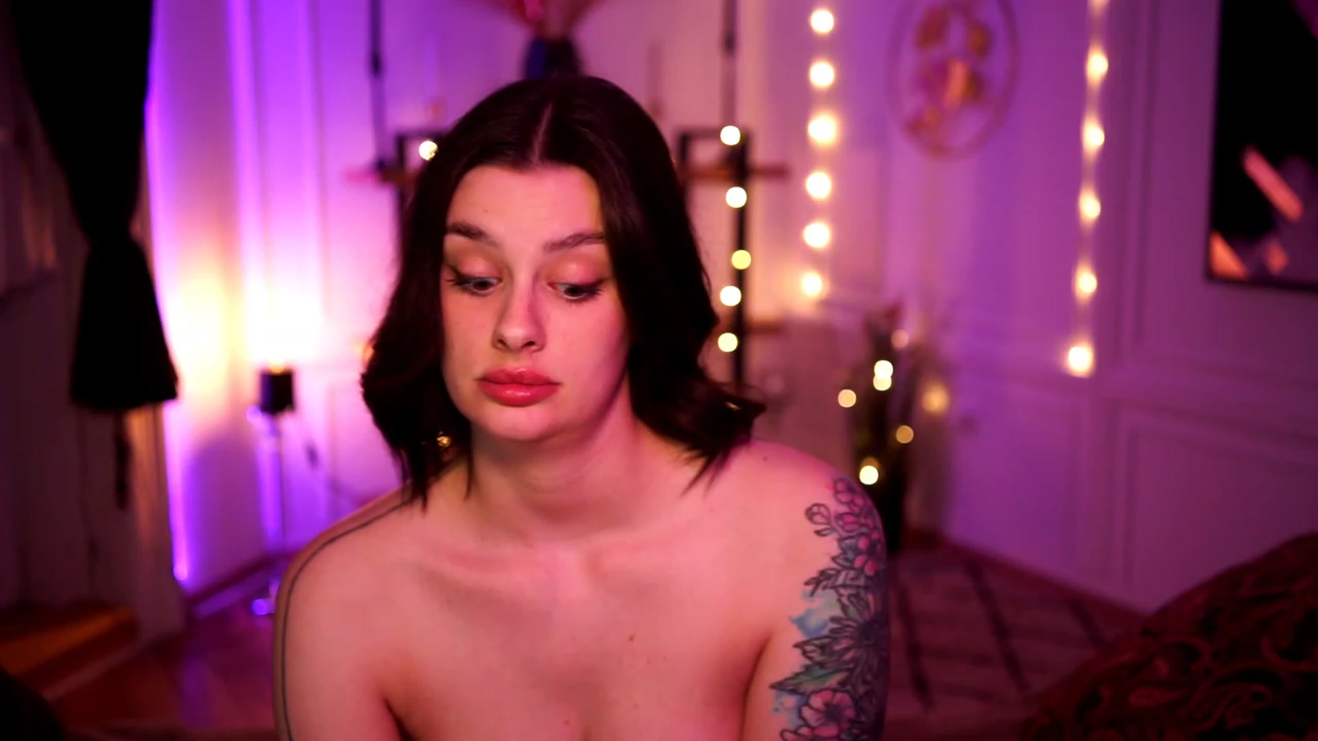 Gallery image thumbnail from lucynutty's myfreecams stream on, 04/27/2023, 19:04 image 19 of 20
