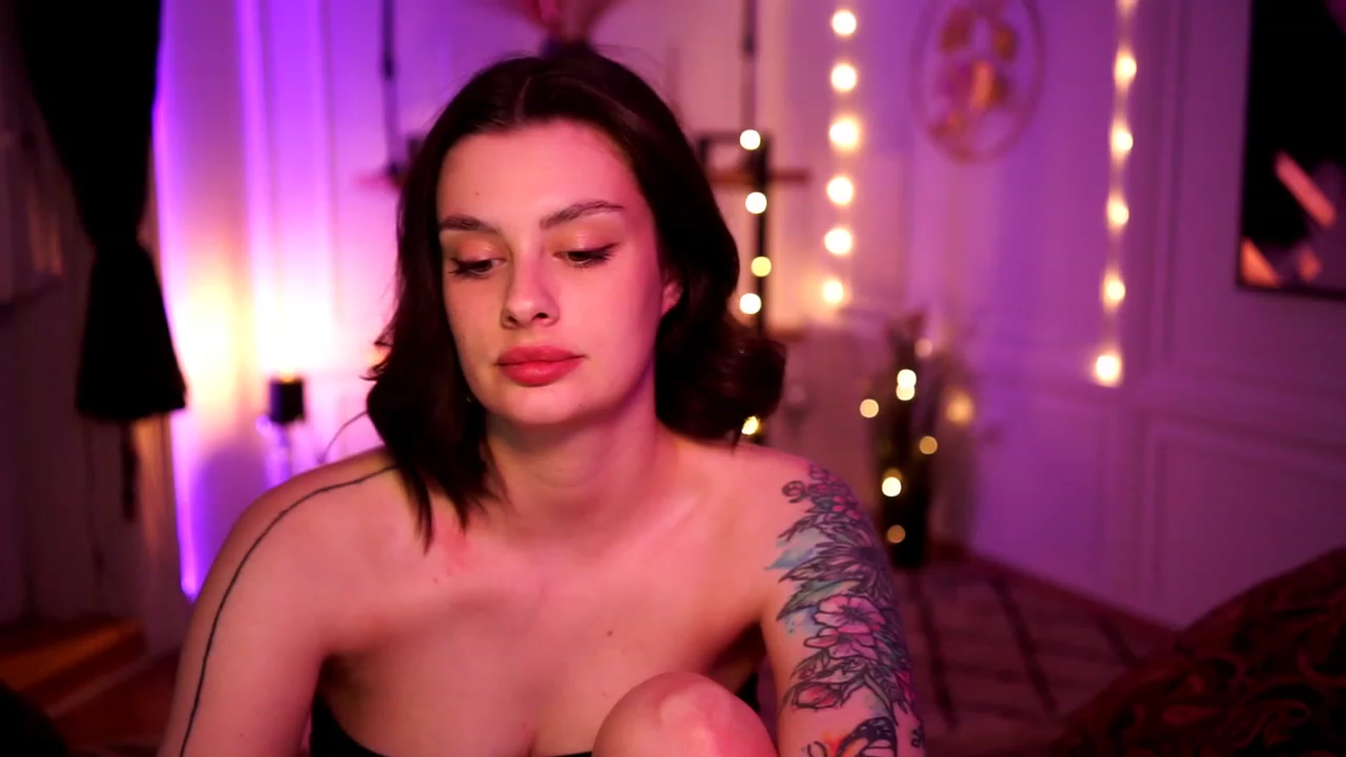 Gallery image thumbnail from lucynutty's myfreecams stream on, 04/27/2023, 19:04 image 6 of 20
