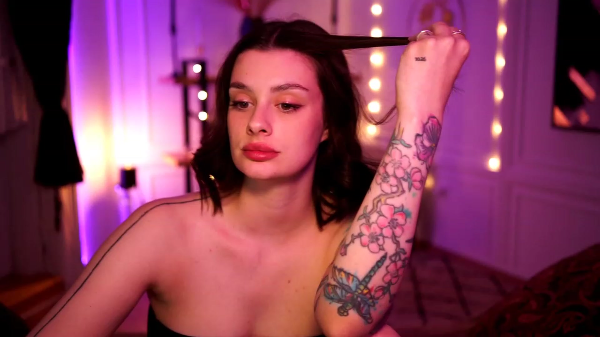 Gallery image thumbnail from lucynutty's myfreecams stream on, 04/27/2023, 19:04 image 11 of 20