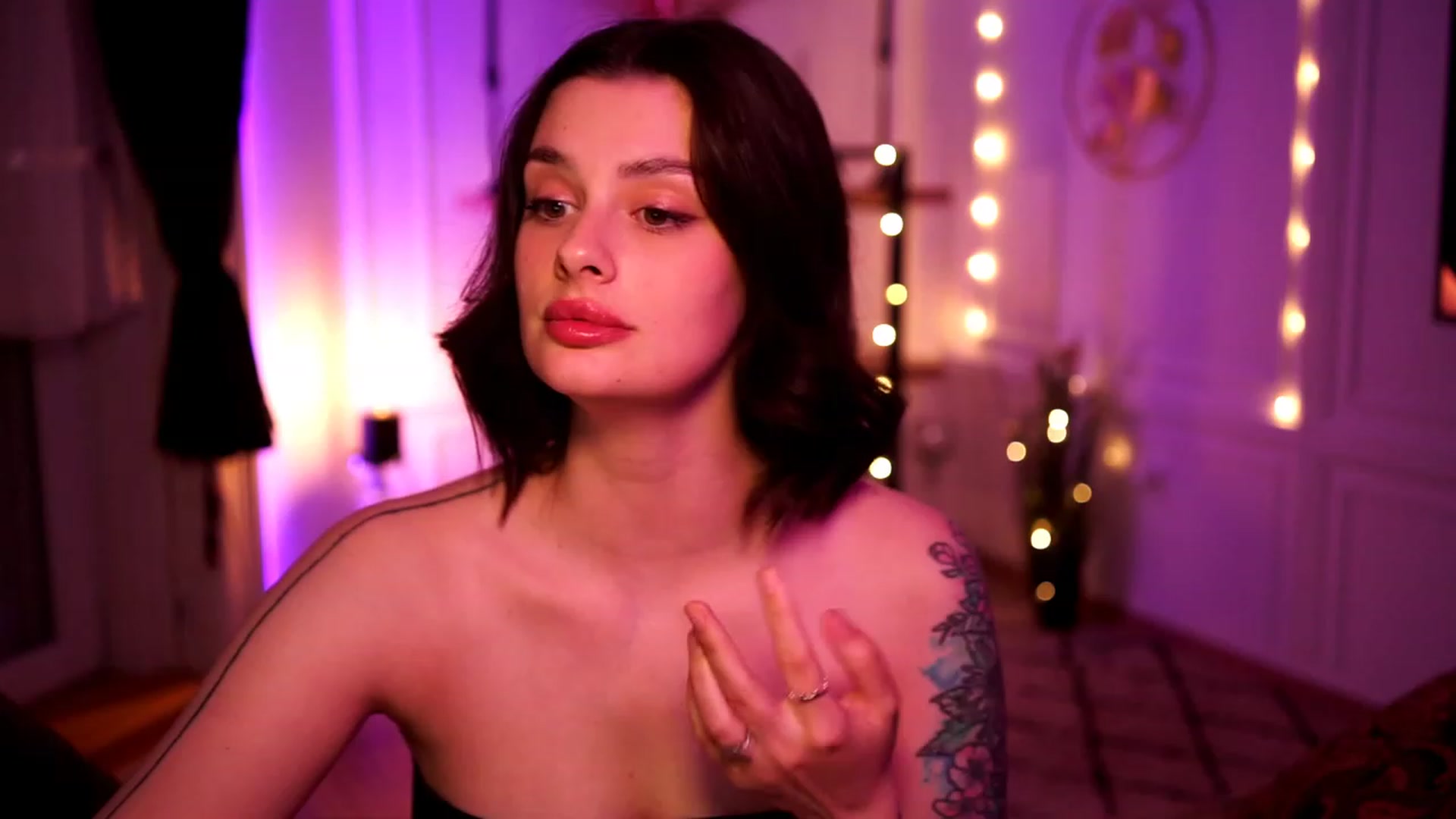 Gallery image thumbnail from lucynutty's myfreecams stream on, 04/27/2023, 20:08 image 2 of 20