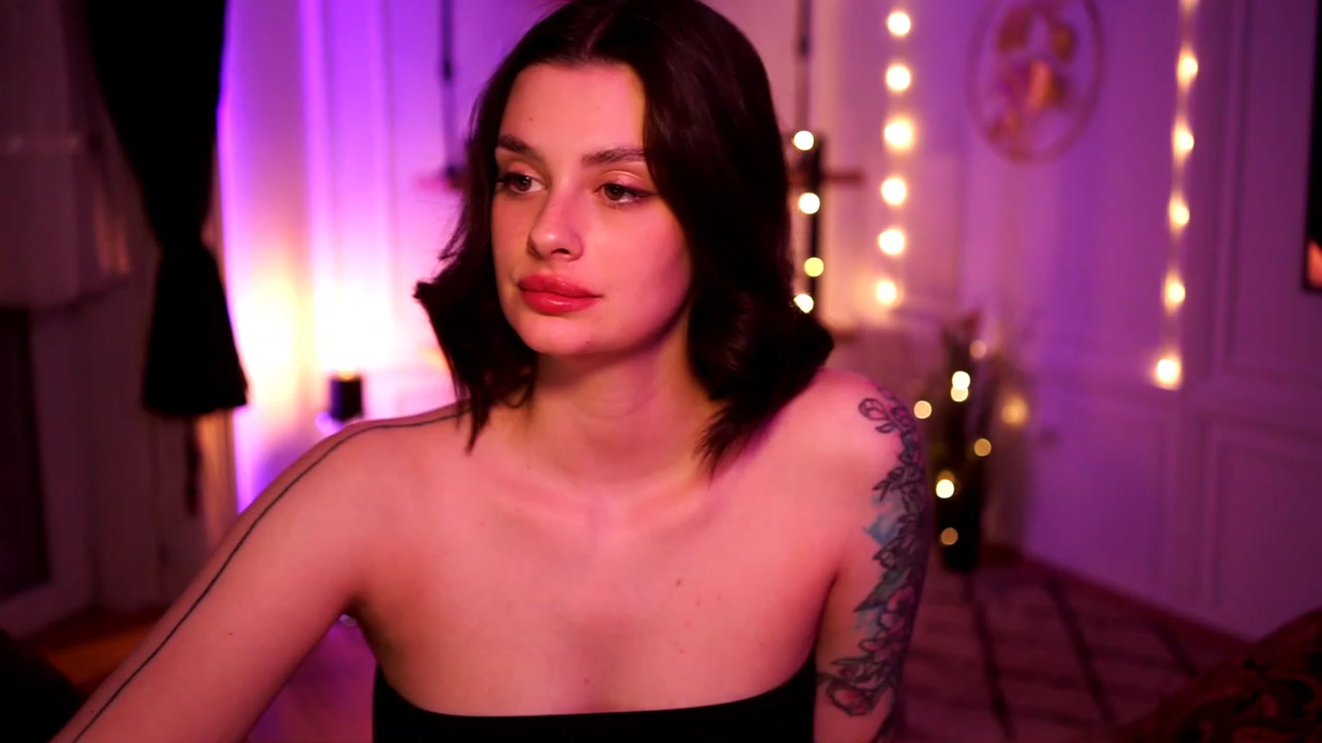 Gallery image thumbnail from lucynutty's myfreecams stream on, 04/27/2023, 20:08 image 3 of 20