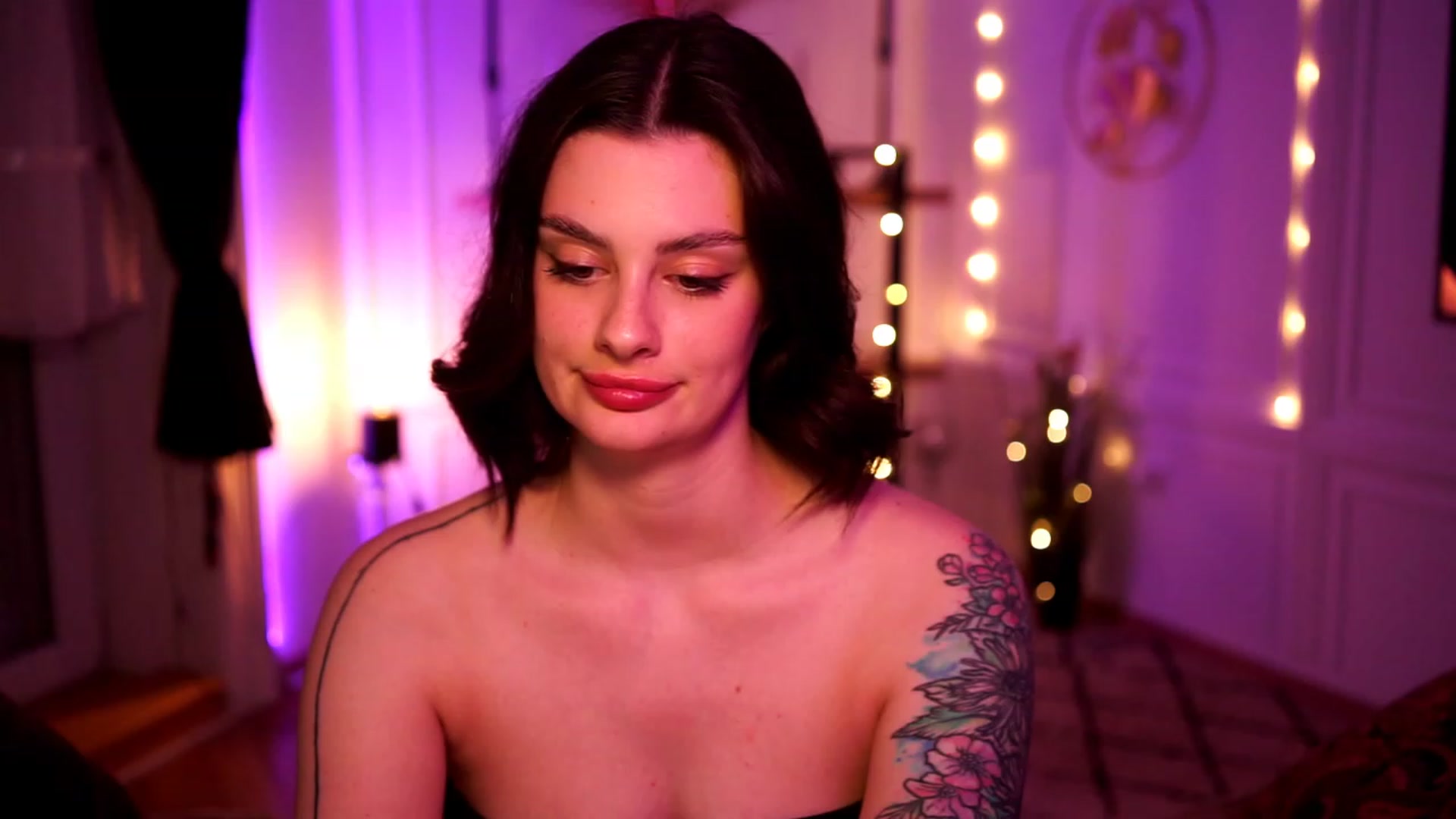 Gallery image thumbnail from lucynutty's myfreecams stream on, 04/27/2023, 20:08 image 1 of 20