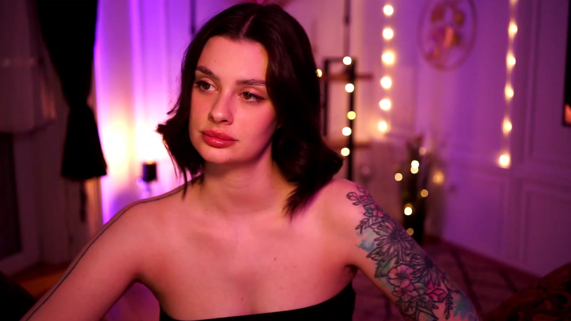 Gallery image thumbnail from lucynutty's myfreecams stream on, 04/27/2023, 20:08 image 5 of 20