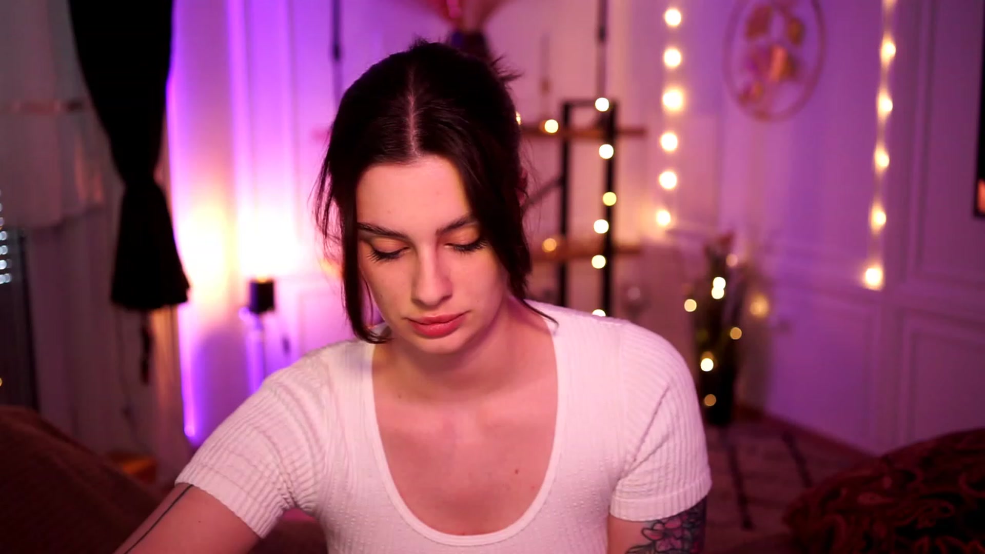 Gallery image thumbnail from lucynutty's myfreecams stream on, 04/28/2023, 10:18 image 20 of 20