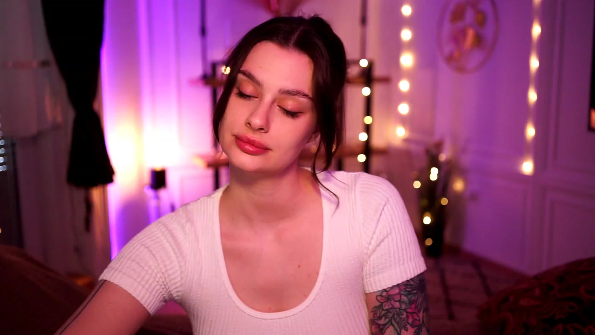 Gallery image thumbnail from lucynutty's myfreecams stream on, 04/28/2023, 10:18 image 2 of 20