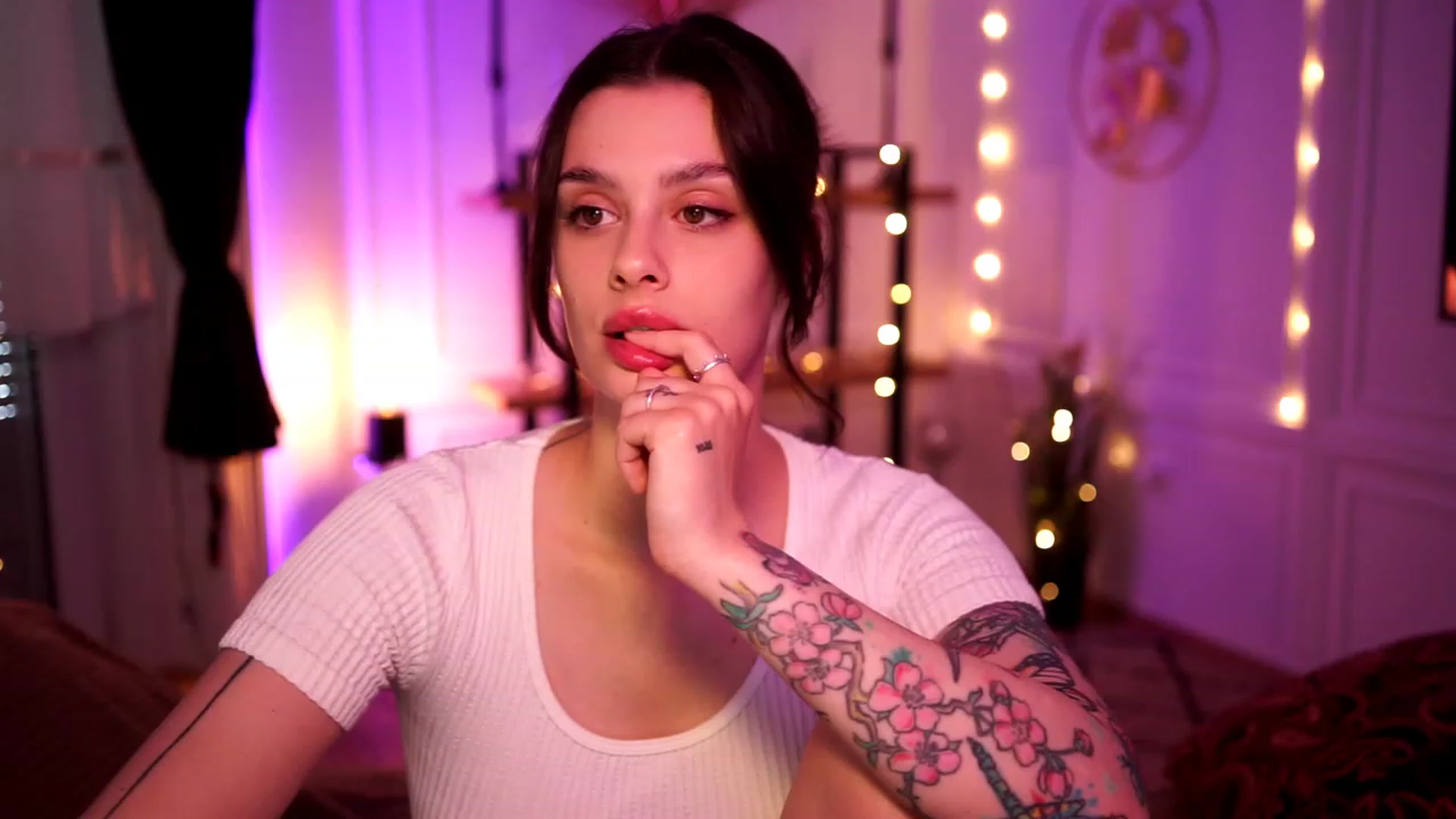 Gallery image thumbnail from lucynutty's myfreecams stream on, 04/28/2023, 10:18 image 9 of 20