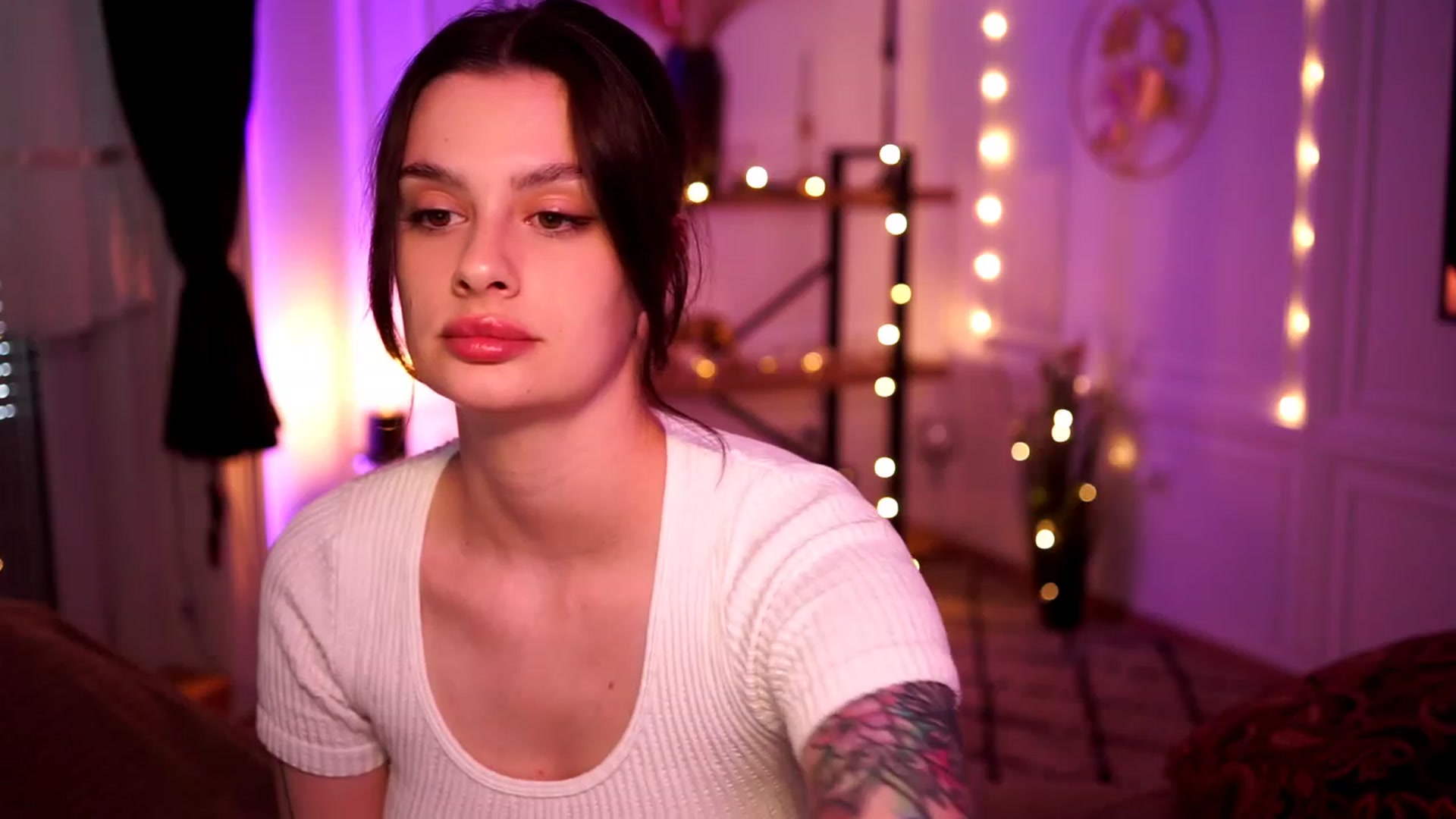 Gallery image thumbnail from lucynutty's myfreecams stream on, 04/28/2023, 10:18 image 10 of 20
