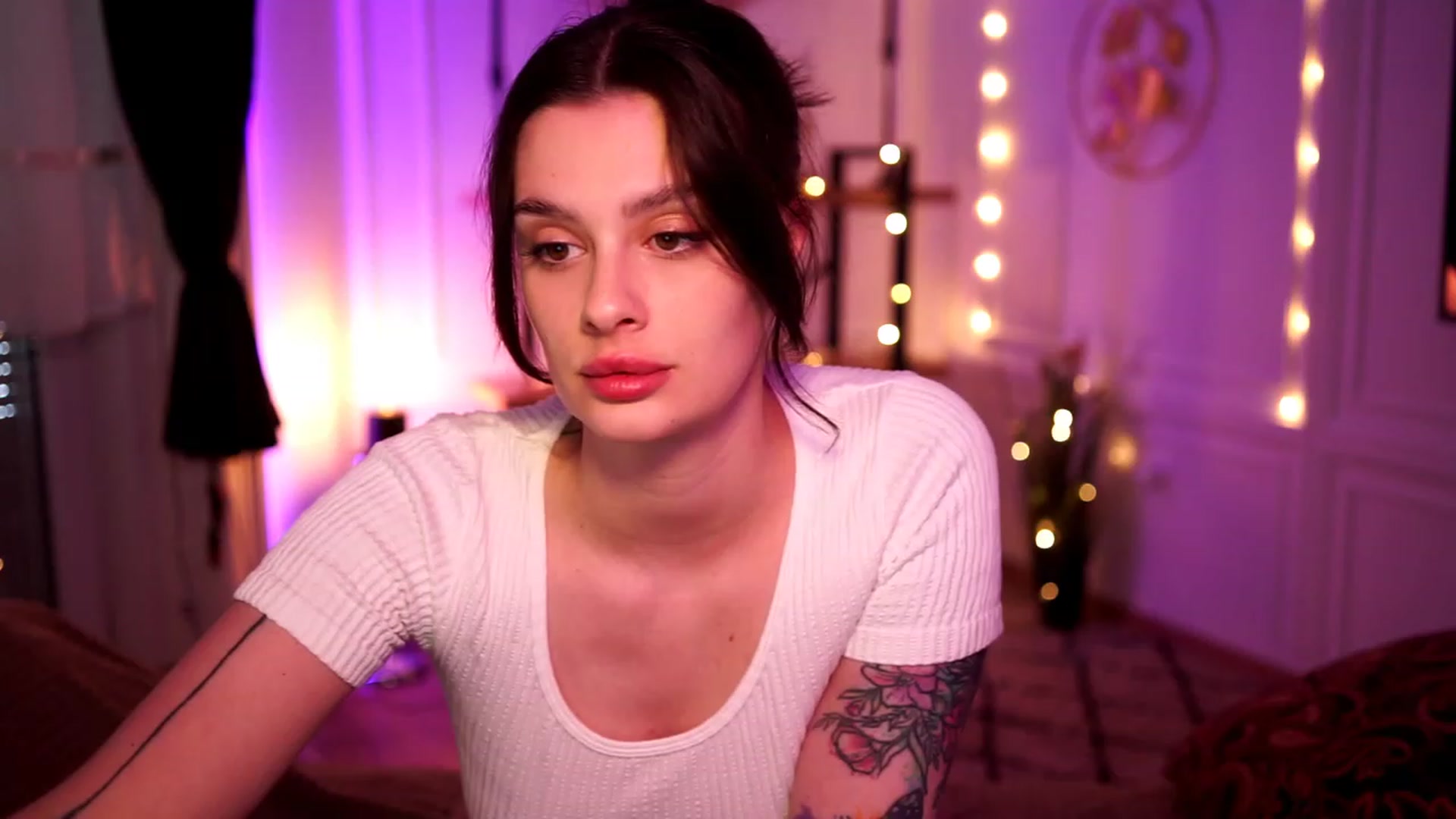 Gallery image thumbnail from lucynutty's myfreecams stream on, 04/28/2023, 10:18 image 4 of 20