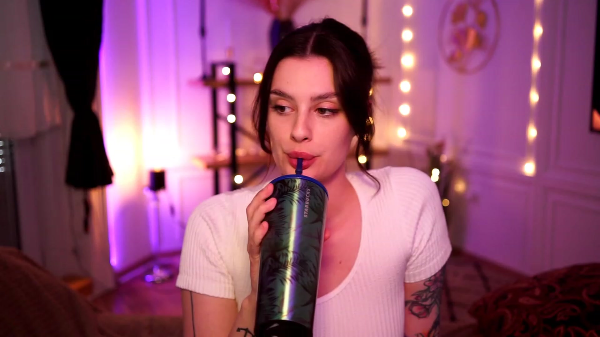 Gallery image thumbnail from lucynutty's myfreecams stream on, 04/28/2023, 13:14 image 12 of 20