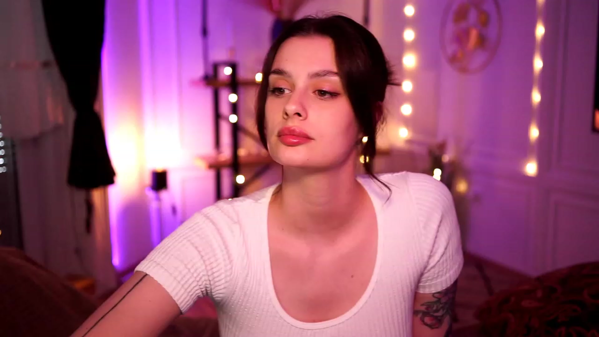 Gallery image thumbnail from lucynutty's myfreecams stream on, 04/28/2023, 13:14 image 2 of 20