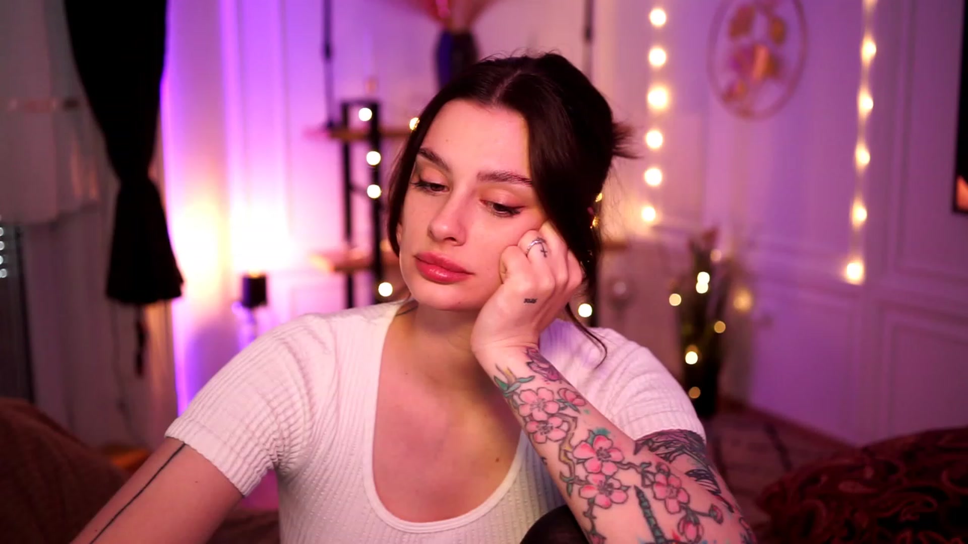 Gallery image thumbnail from lucynutty's myfreecams stream on, 04/28/2023, 13:14 image 13 of 20