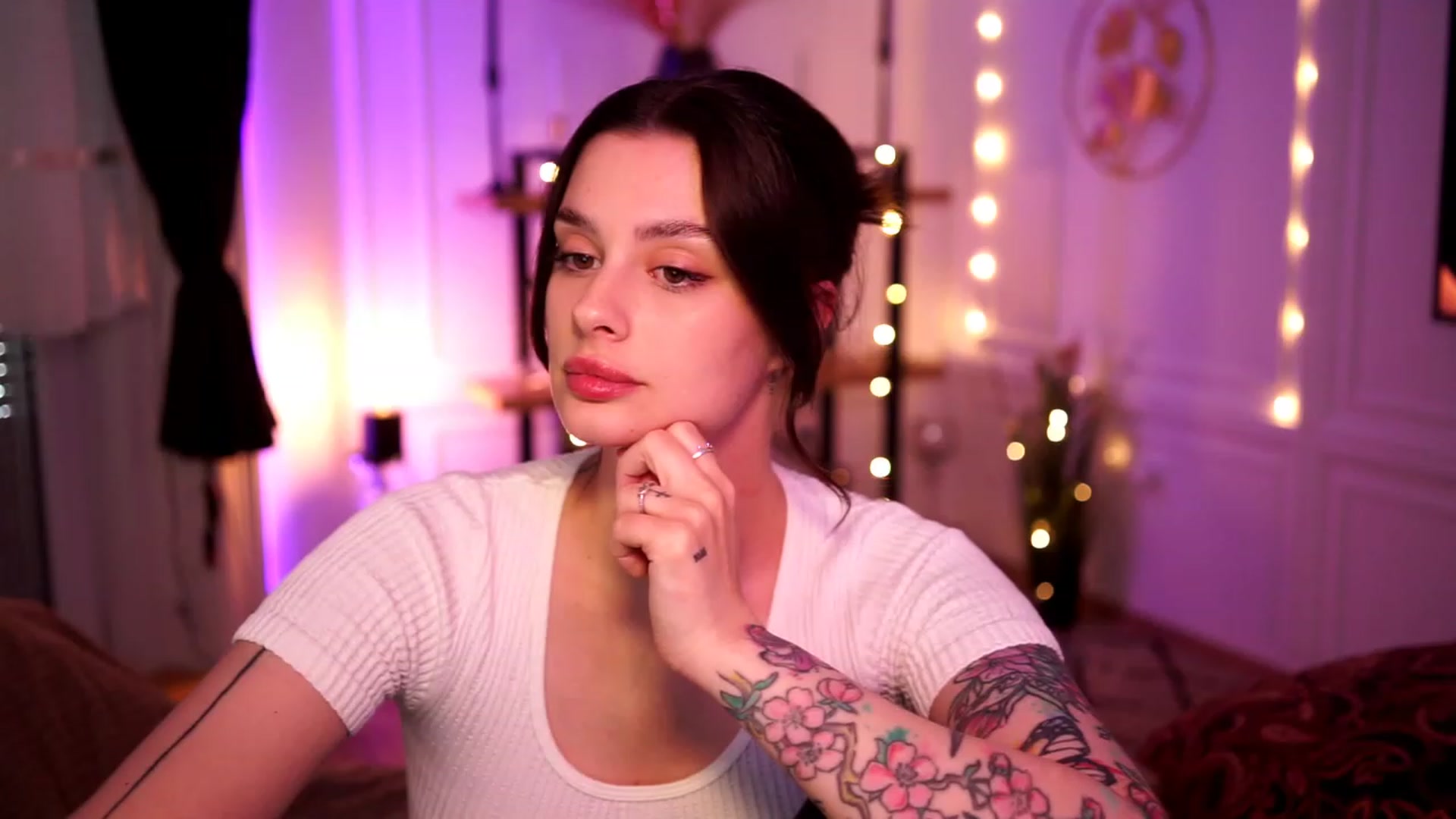 Gallery image thumbnail from lucynutty's myfreecams stream on, 04/28/2023, 13:14 image 14 of 20