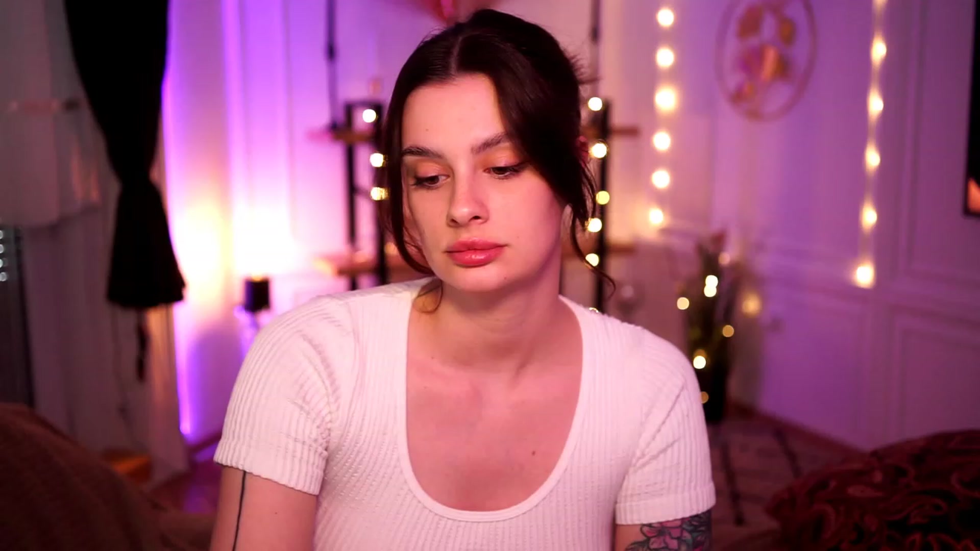Gallery image thumbnail from lucynutty's myfreecams stream on, 04/28/2023, 13:14 image 9 of 20
