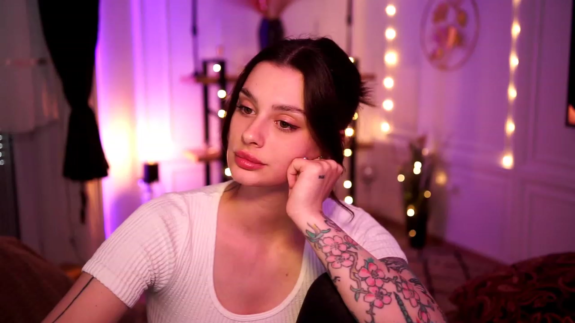 Gallery image thumbnail from lucynutty's myfreecams stream on, 04/28/2023, 13:14 image 10 of 20