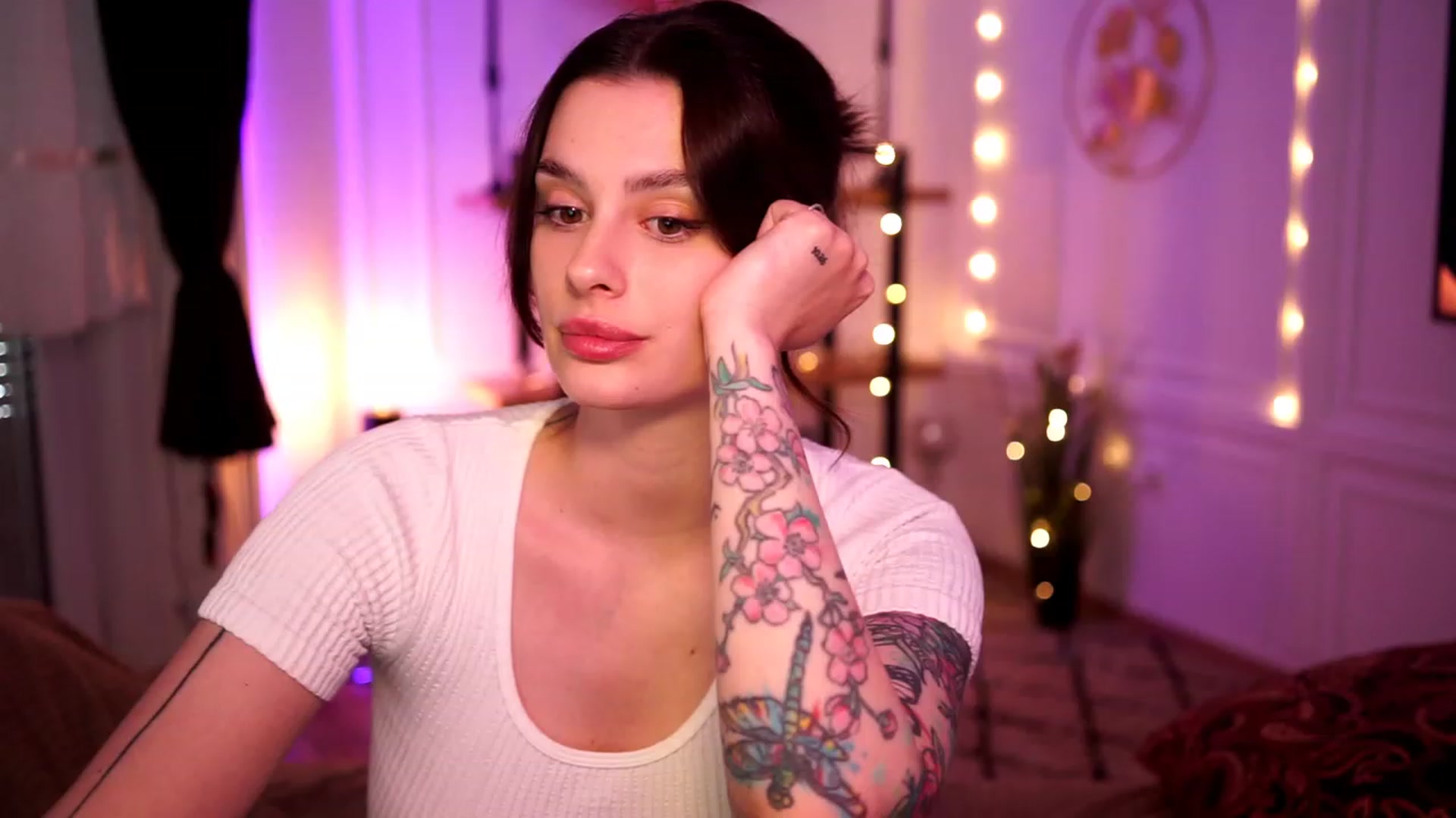 Gallery image thumbnail from lucynutty's myfreecams stream on, 04/28/2023, 13:14 image 15 of 20