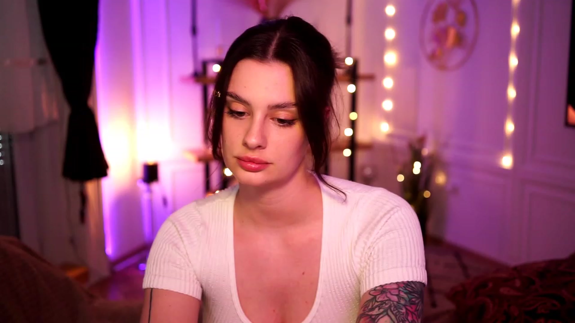 Gallery image thumbnail from lucynutty's myfreecams stream on, 04/28/2023, 14:31 image 6 of 20