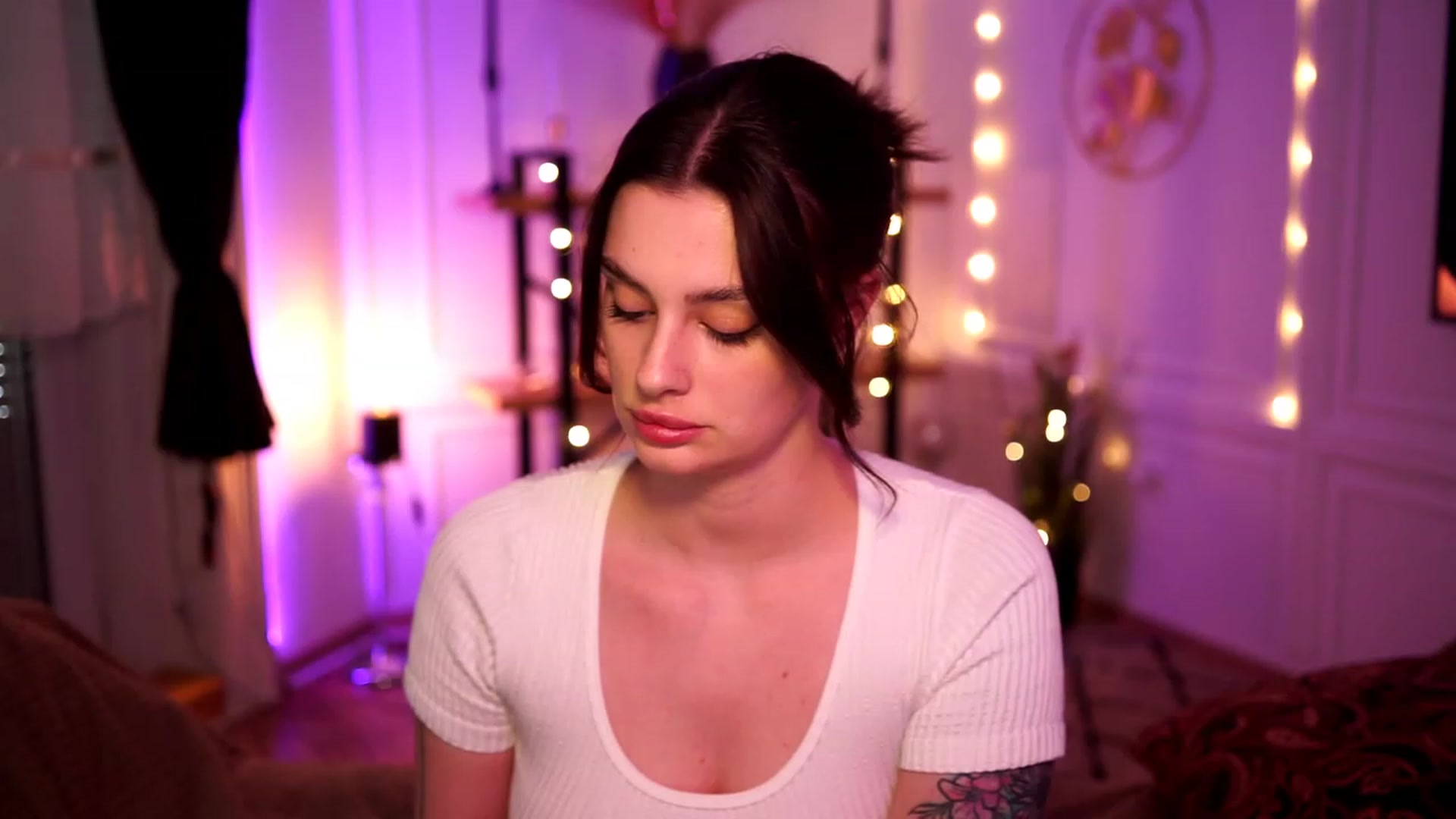 Gallery image thumbnail from lucynutty's myfreecams stream on, 04/28/2023, 14:31 image 11 of 20