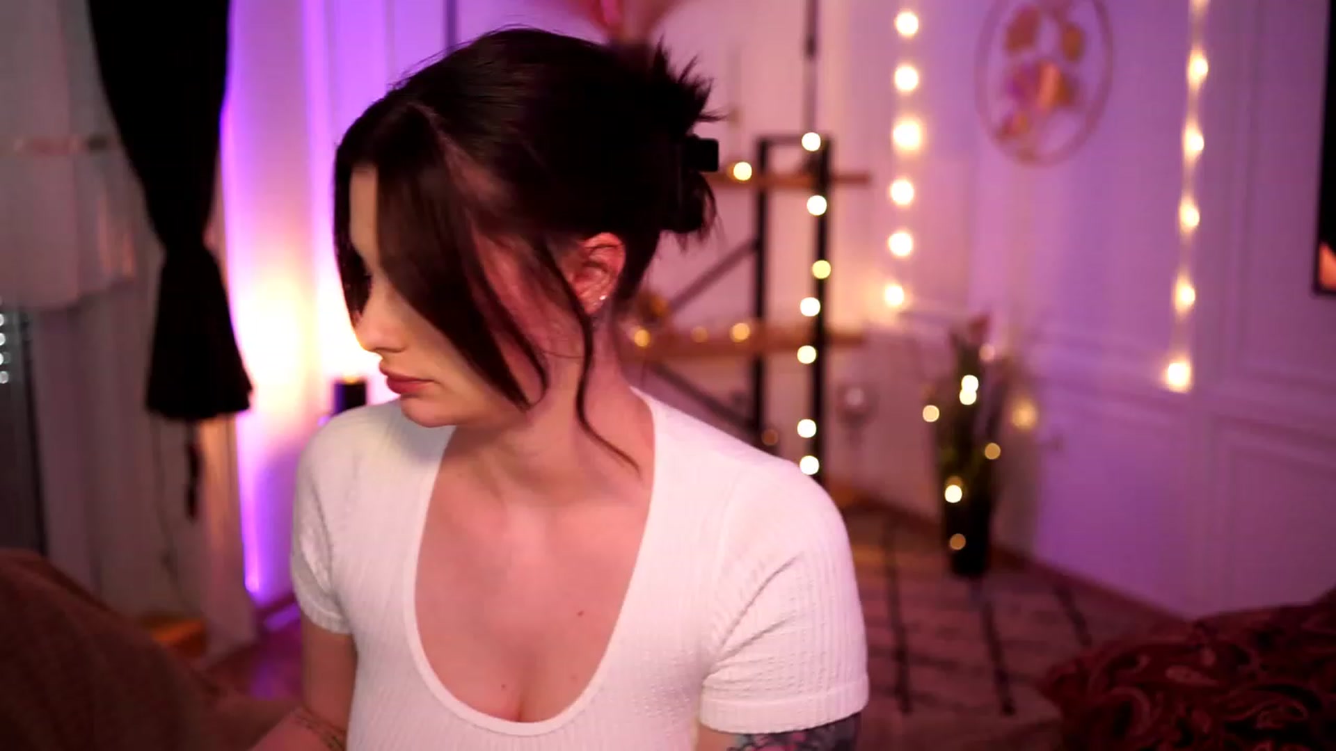 Gallery image thumbnail from lucynutty's myfreecams stream on, 04/28/2023, 14:31 image 1 of 20
