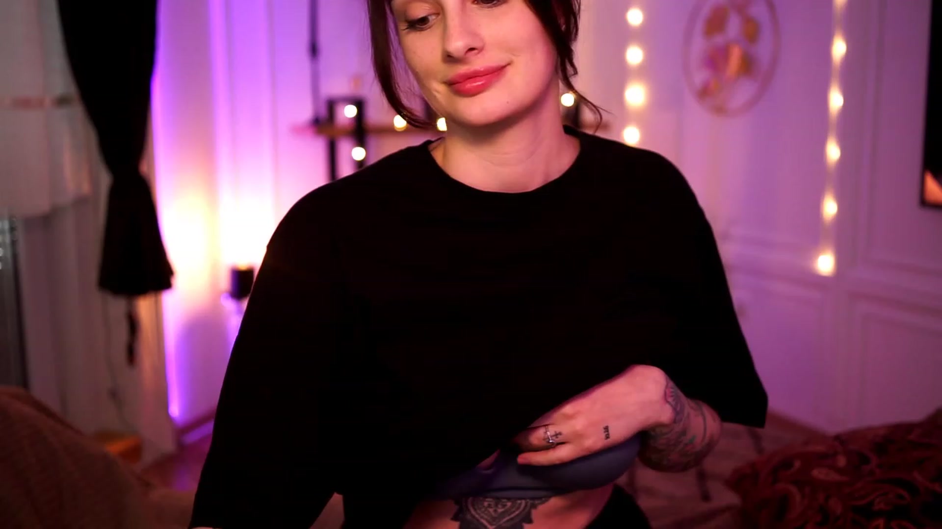 Gallery image thumbnail from lucynutty's myfreecams stream on, 04/28/2023, 14:31 image 16 of 20