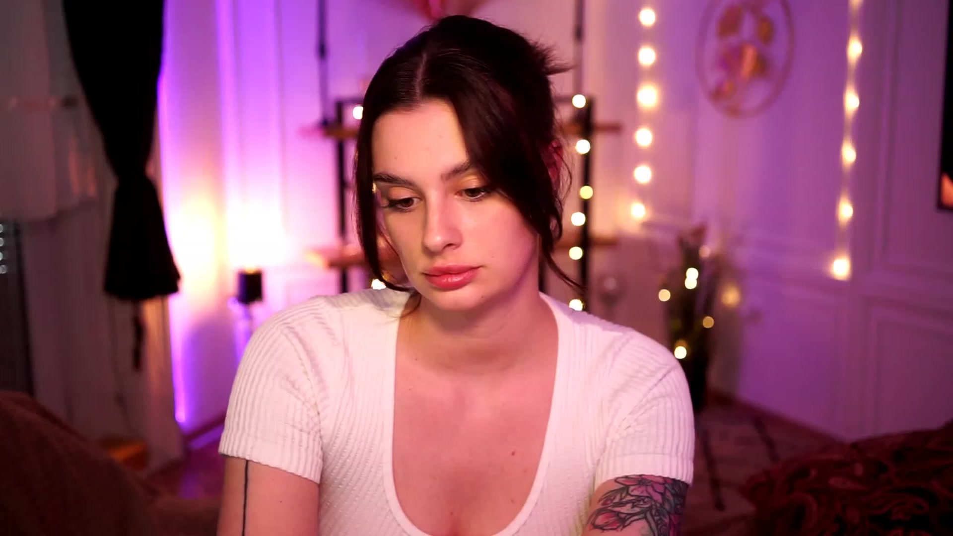 Gallery image thumbnail from lucynutty's myfreecams stream on, 04/28/2023, 14:31 image 10 of 20
