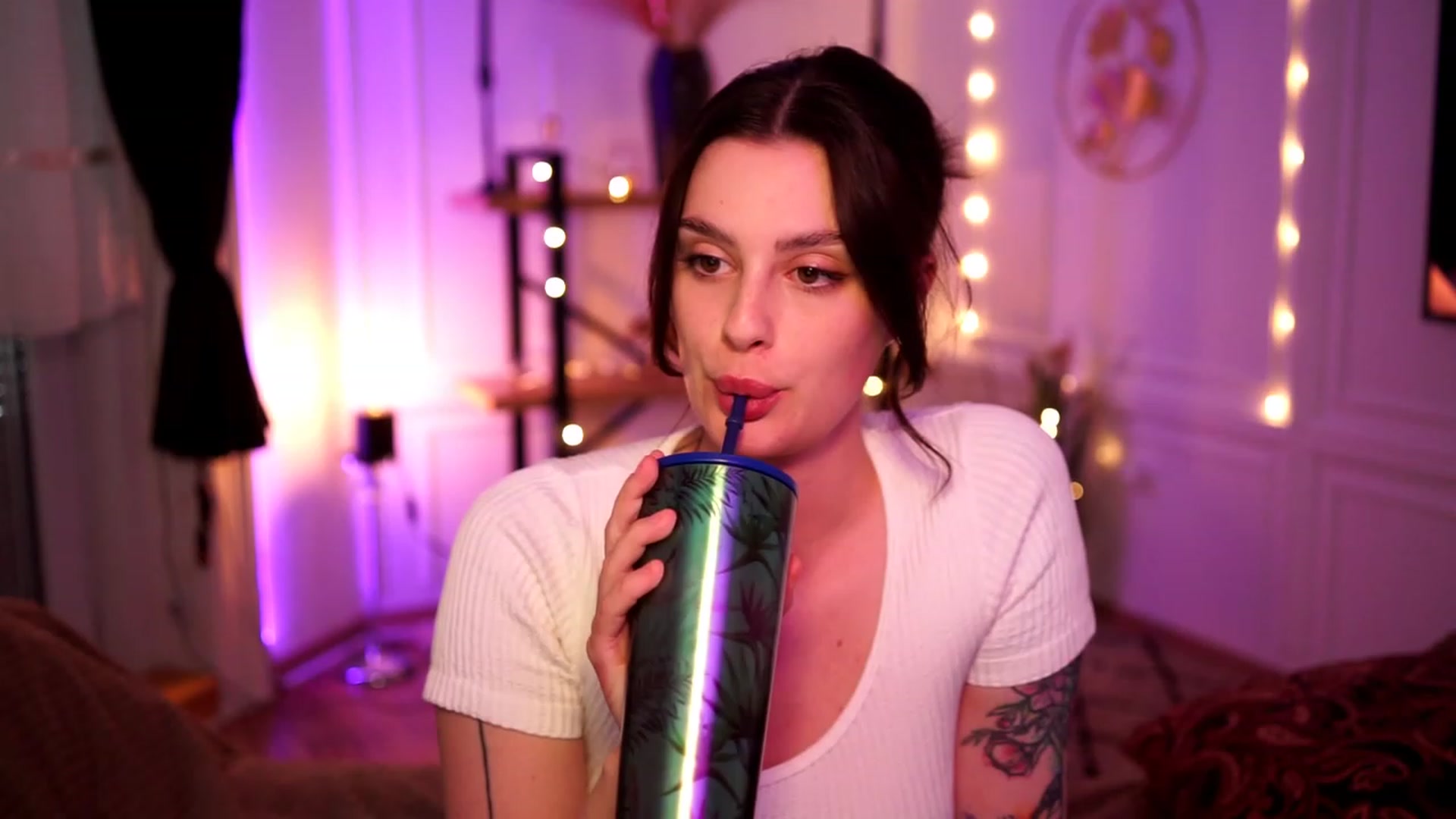 Gallery image thumbnail from lucynutty's myfreecams stream on, 04/28/2023, 14:31 image 12 of 20