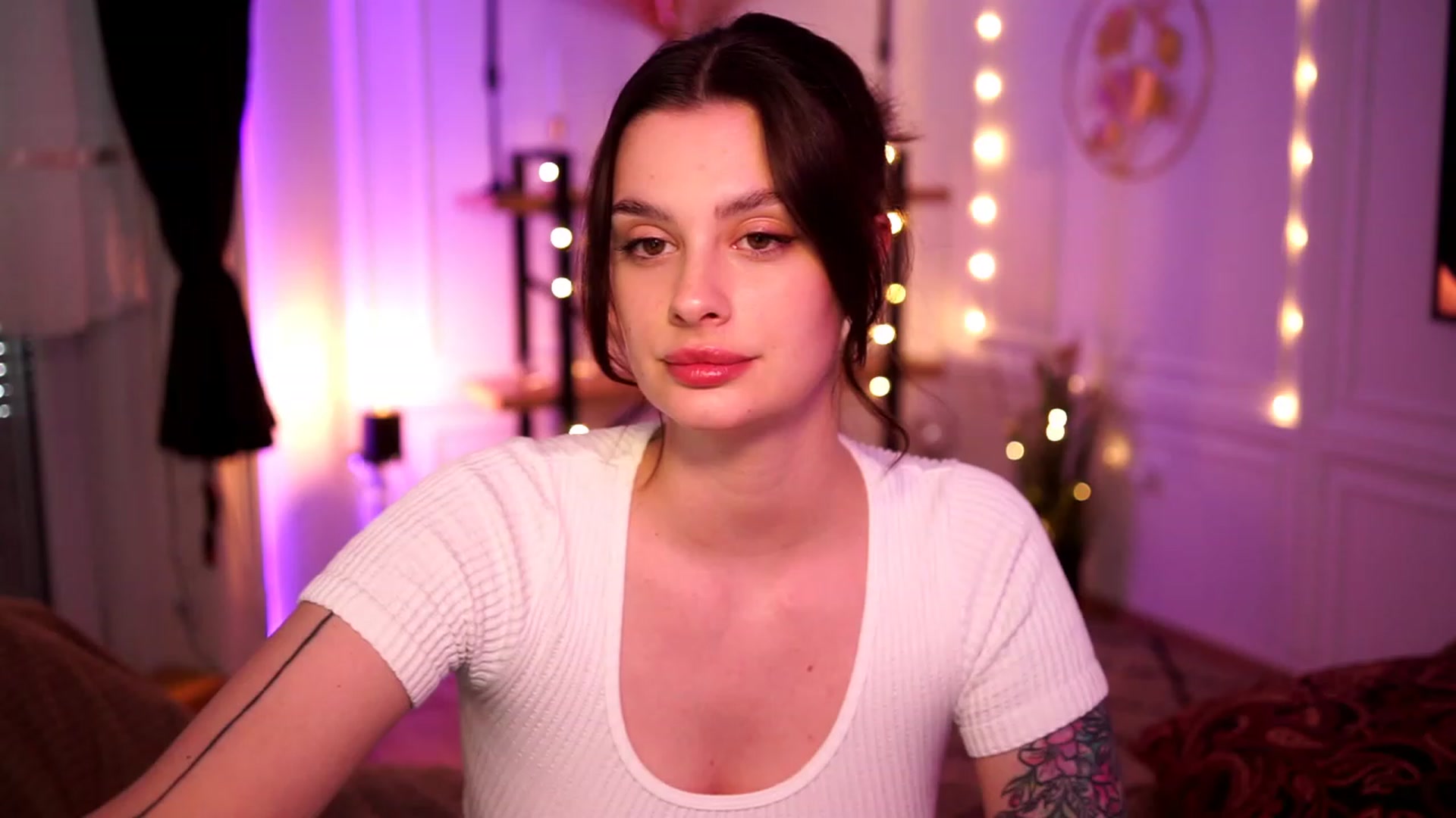 Gallery image thumbnail from lucynutty's myfreecams stream on, 04/28/2023, 14:31 image 3 of 20