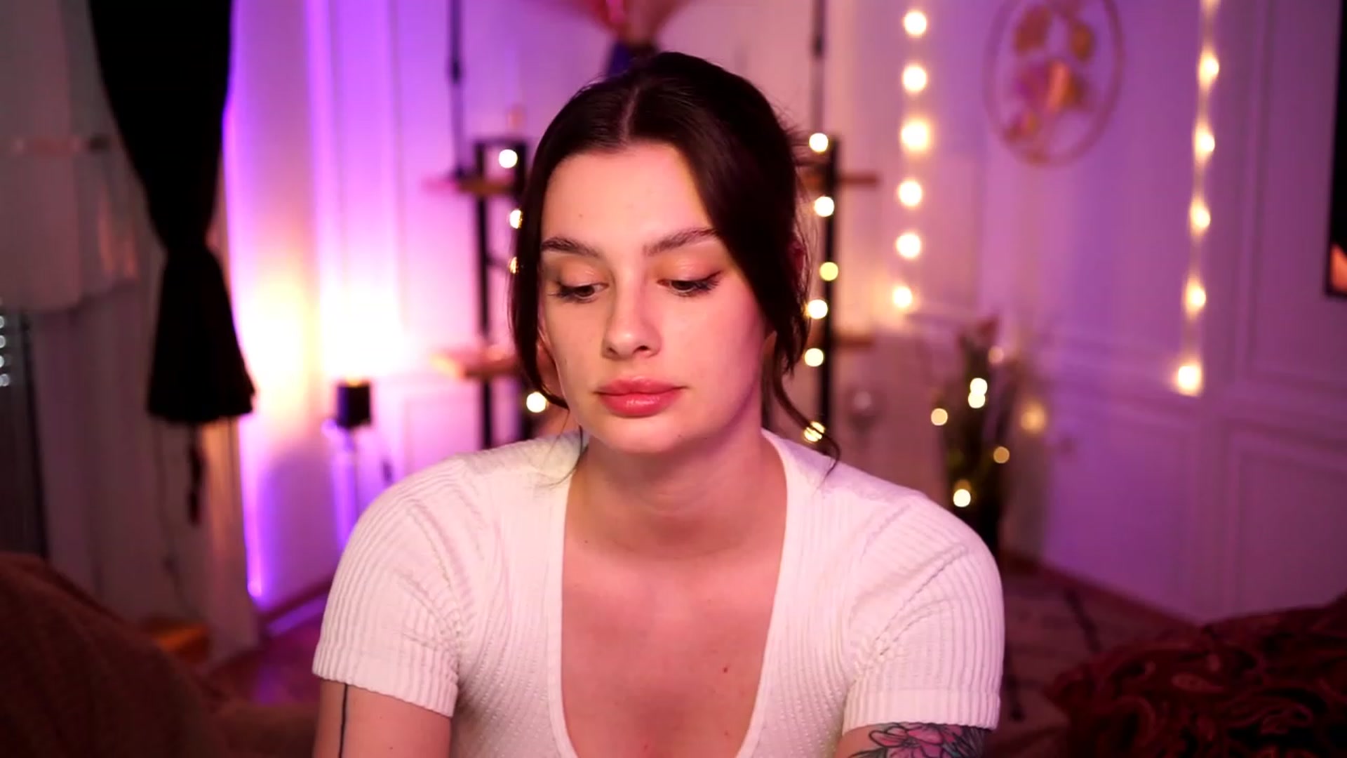 Gallery image thumbnail from lucynutty's myfreecams stream on, 04/28/2023, 14:31 image 7 of 20