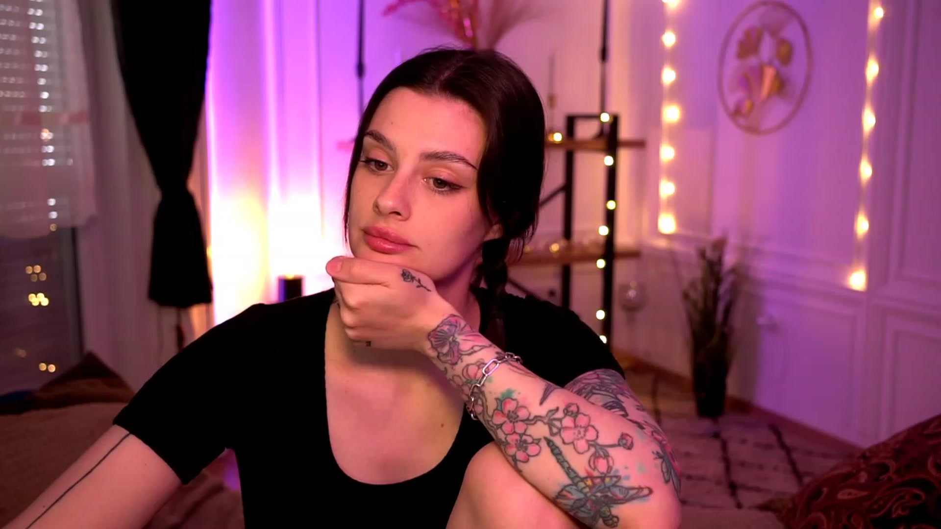 Gallery image thumbnail from lucynutty's myfreecams stream on, 04/30/2023, 10:48 image 5 of 20
