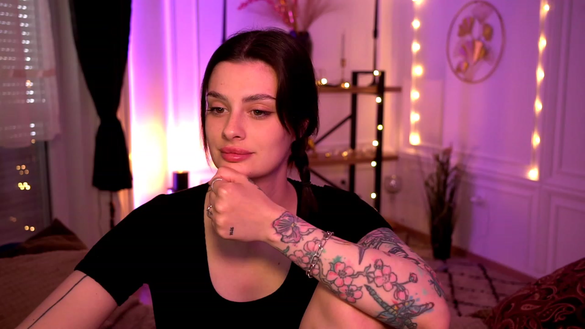 Gallery image thumbnail from lucynutty's myfreecams stream on, 04/30/2023, 10:48 image 6 of 20