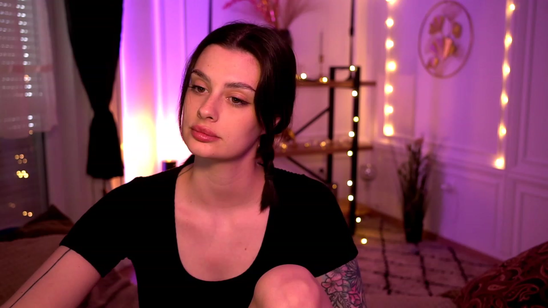 Gallery image thumbnail from lucynutty's myfreecams stream on, 04/30/2023, 10:48 image 14 of 20