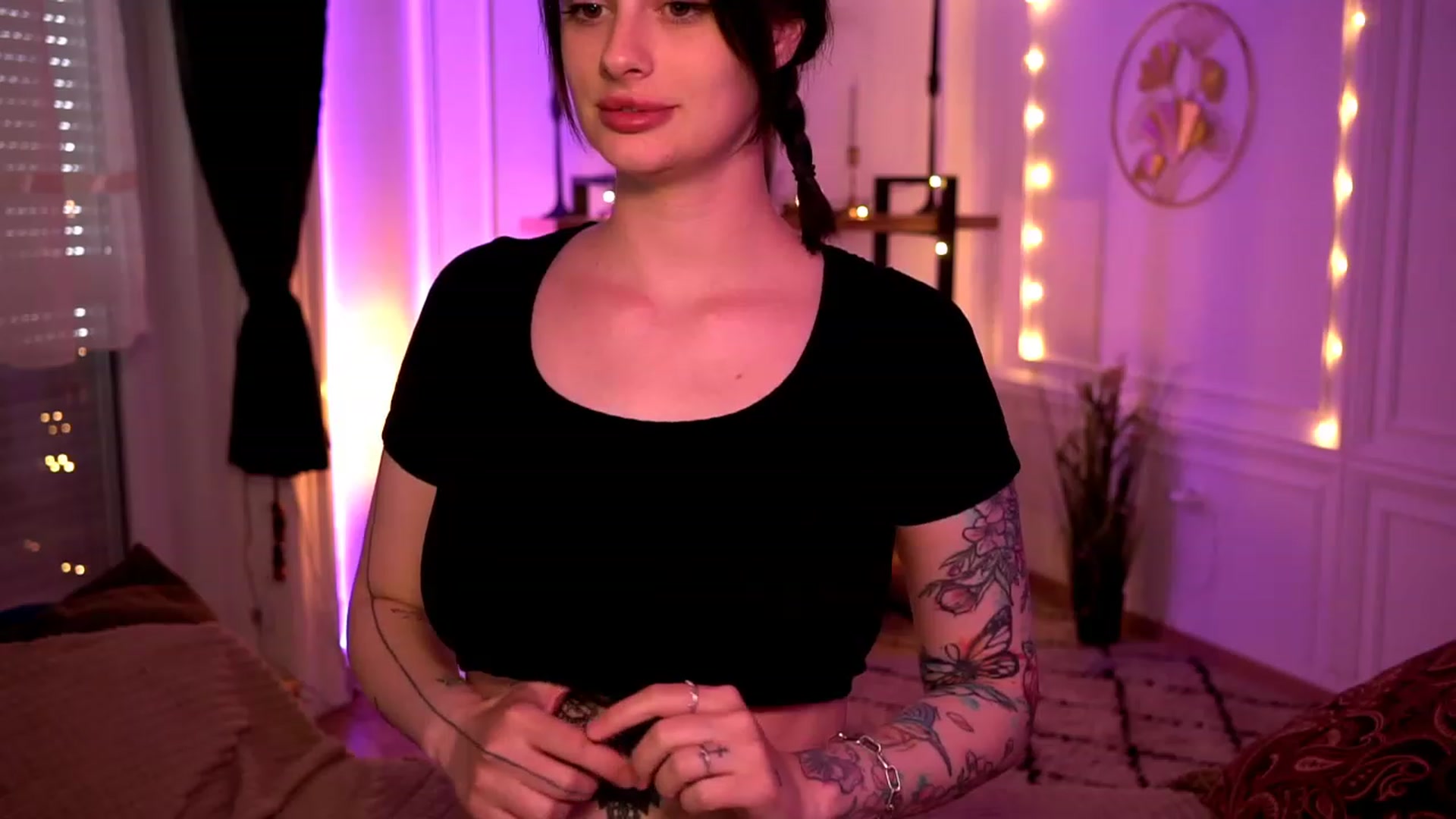 Gallery image thumbnail from lucynutty's myfreecams stream on, 04/30/2023, 10:48 image 17 of 20