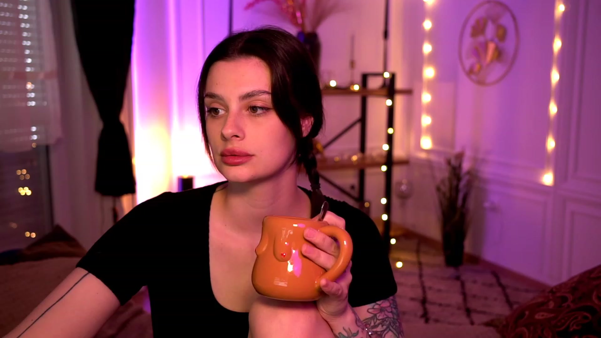 Gallery image thumbnail from lucynutty's myfreecams stream on, 04/30/2023, 10:48 image 20 of 20