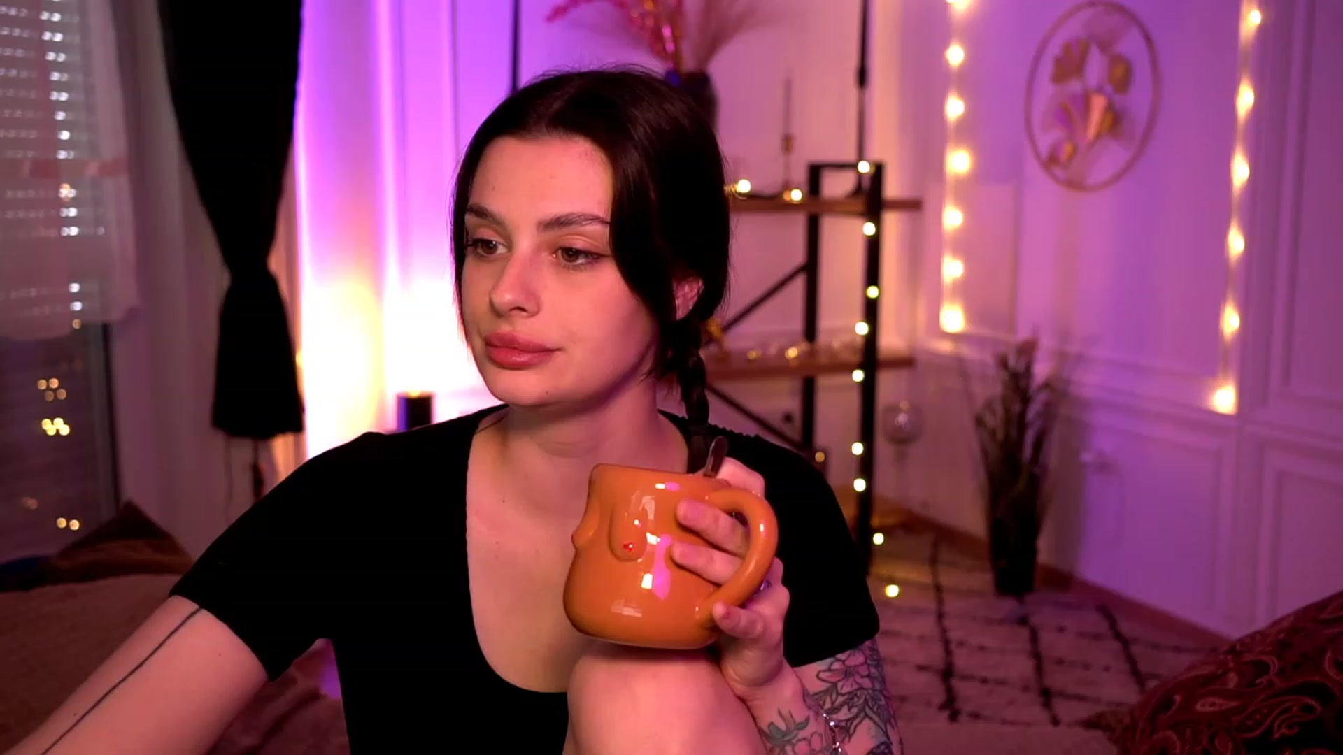 Gallery image thumbnail from lucynutty's myfreecams stream on, 04/30/2023, 10:48 image 19 of 20