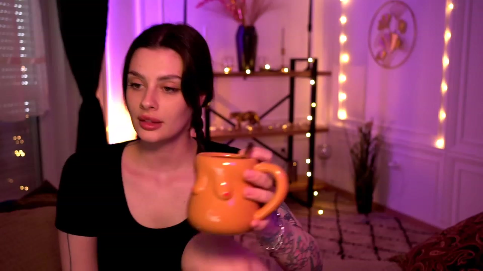 Gallery image thumbnail from lucynutty's myfreecams stream on, 04/30/2023, 10:48 image 18 of 20