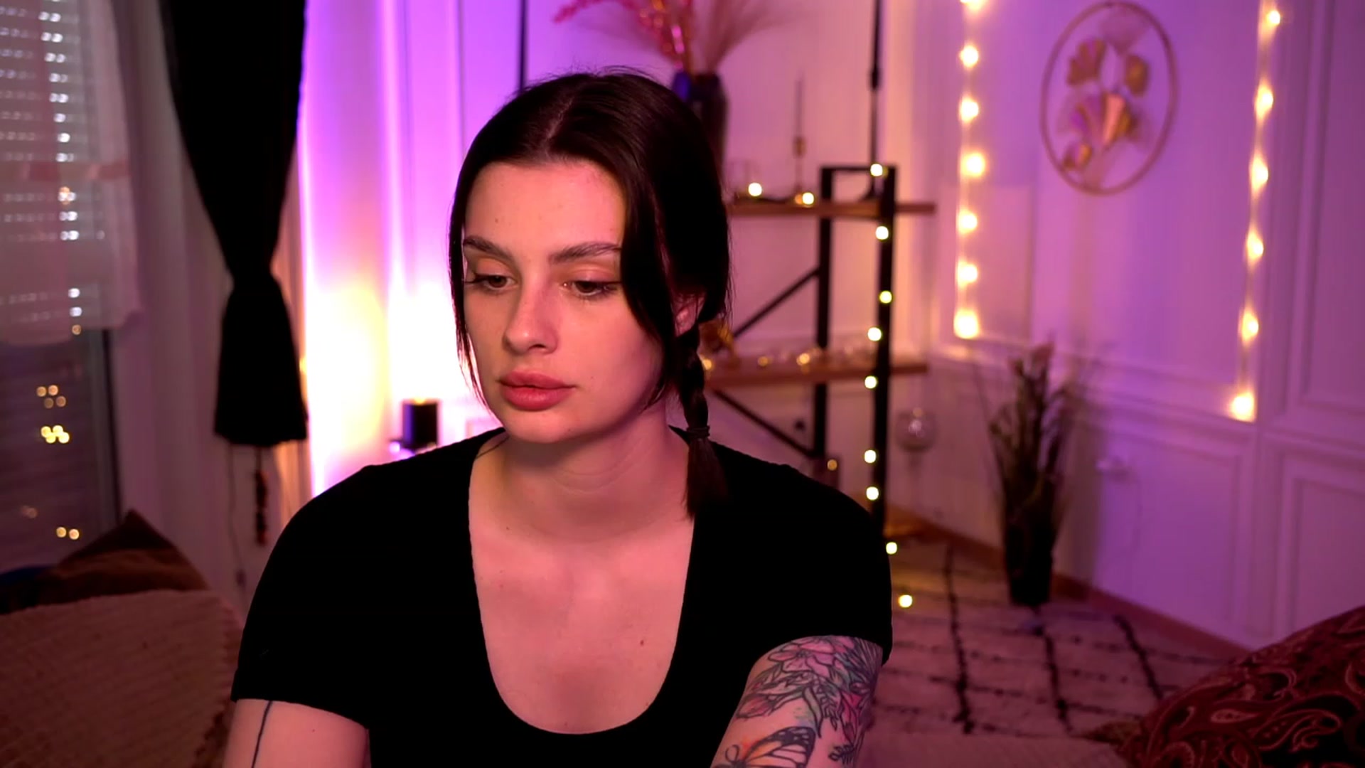 Gallery image thumbnail from lucynutty's myfreecams stream on, 04/30/2023, 12:33 image 6 of 20